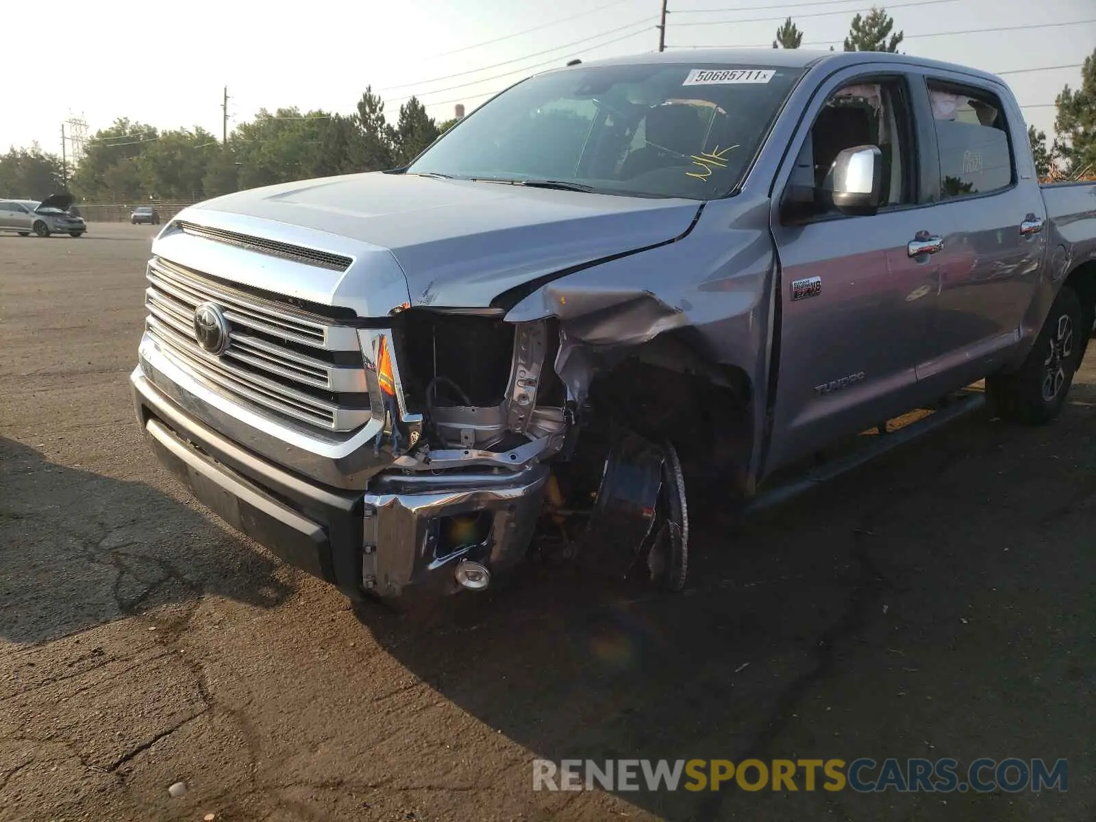 9 fotografías del automóvil dañado 5TFHY5F19KX805885 TOYOTA TUNDRA 2019