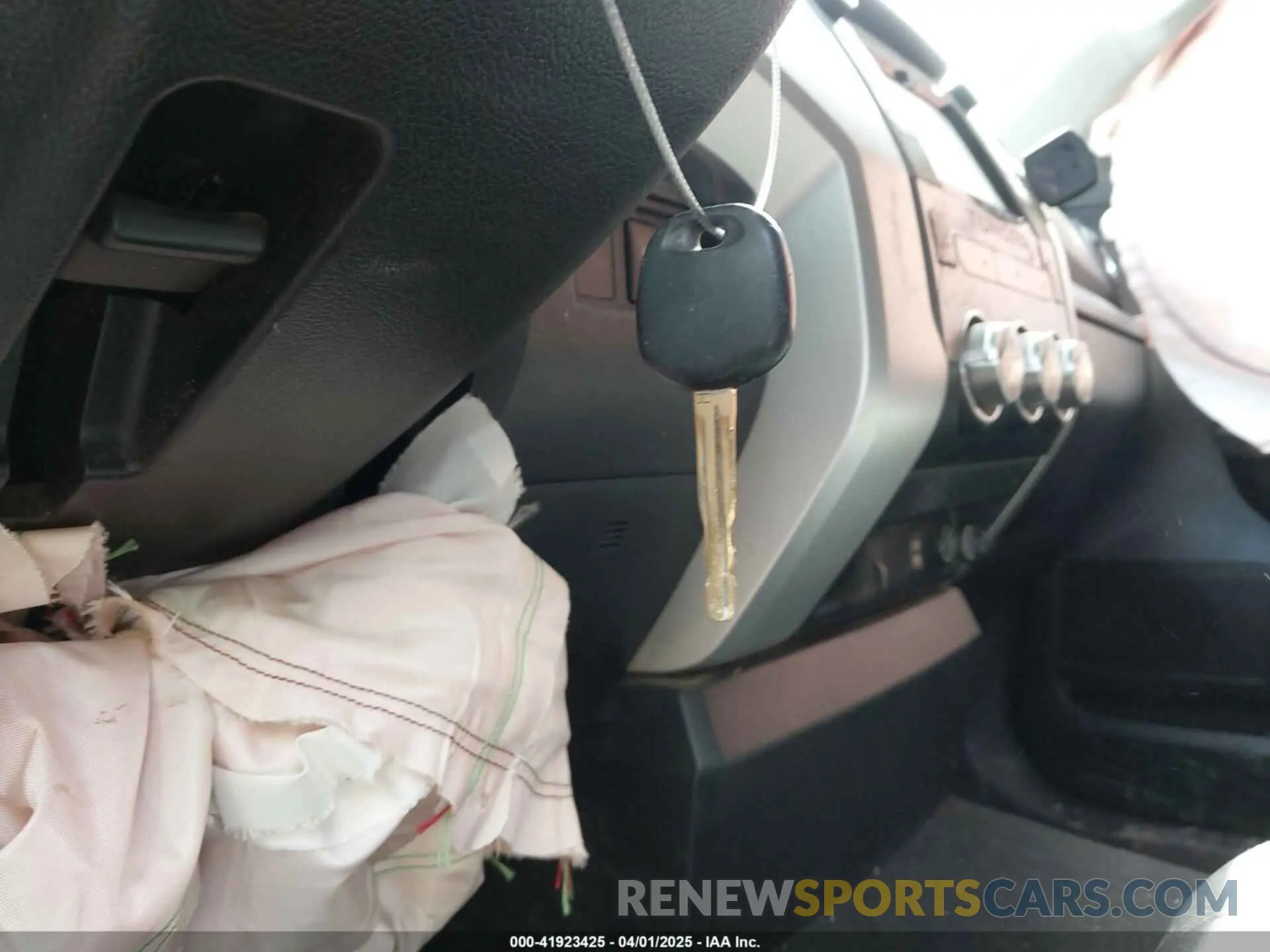 11 fotografías del automóvil dañado 5TFRM5F11KX135202 TOYOTA TUNDRA 2019