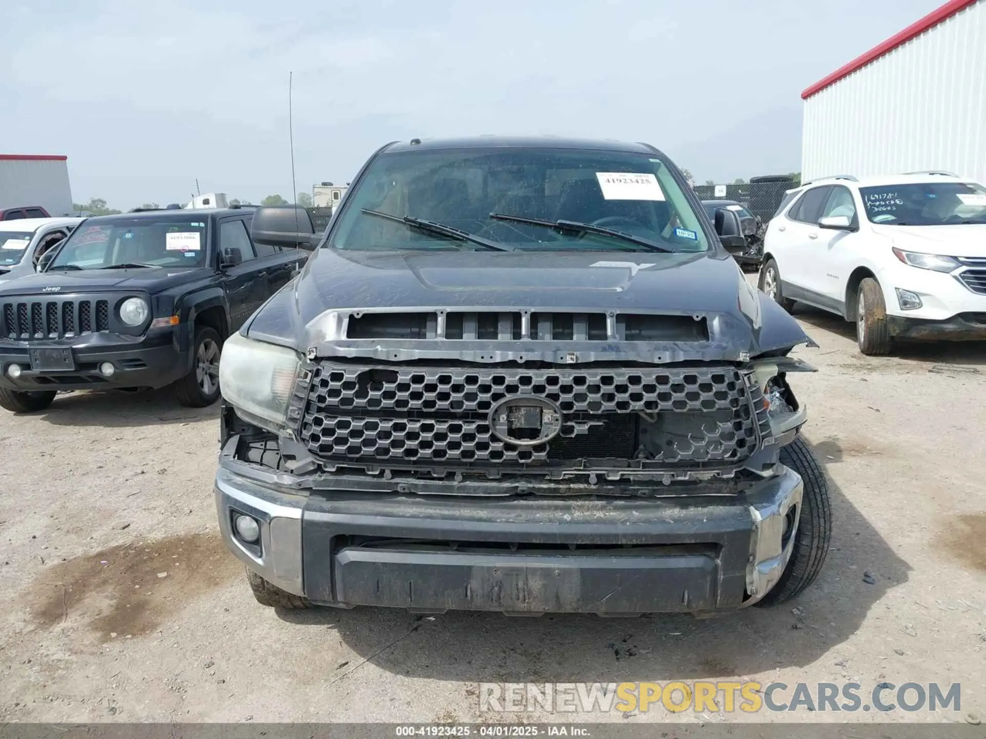 12 fotografías del automóvil dañado 5TFRM5F11KX135202 TOYOTA TUNDRA 2019