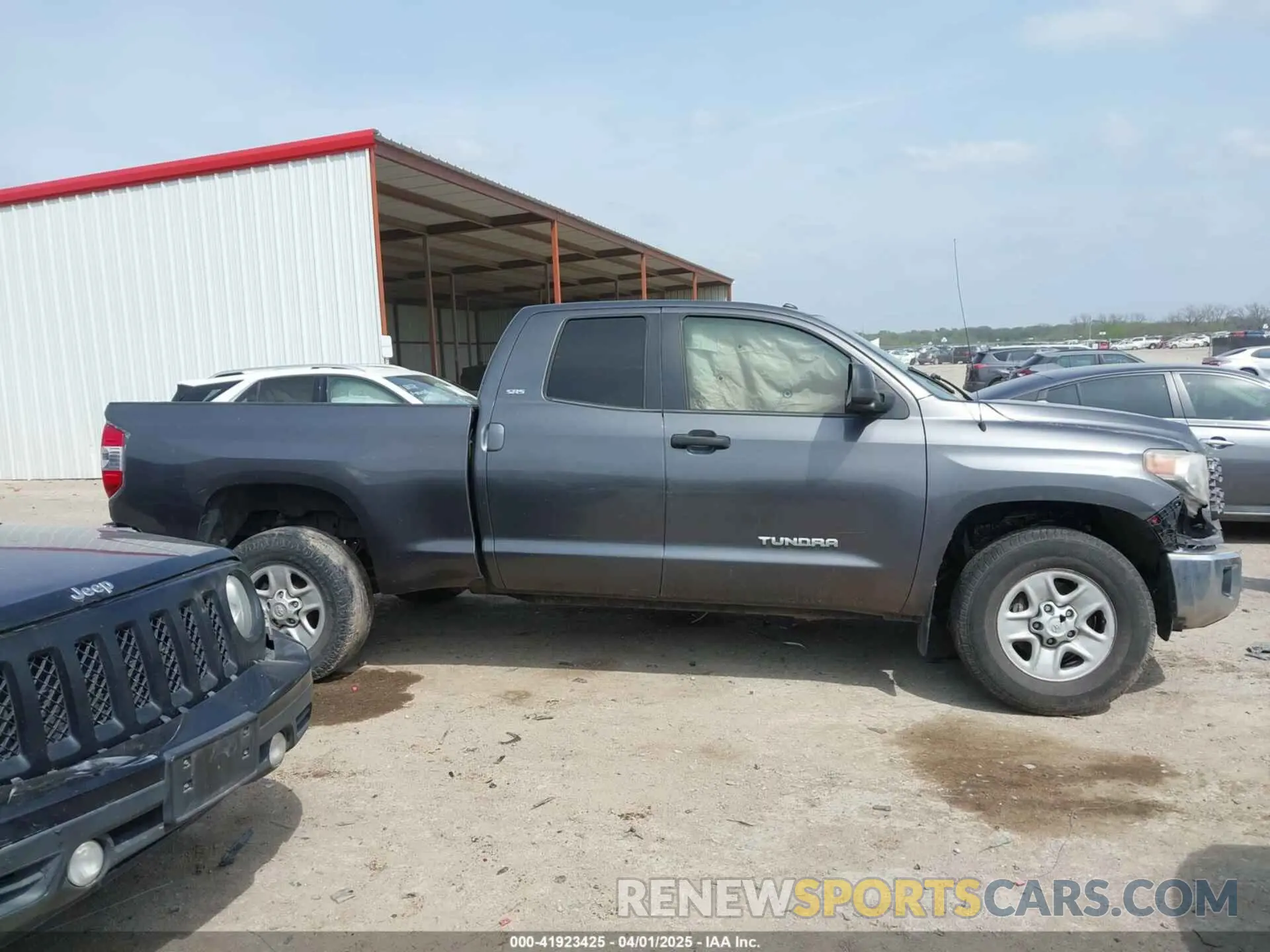 13 fotografías del automóvil dañado 5TFRM5F11KX135202 TOYOTA TUNDRA 2019