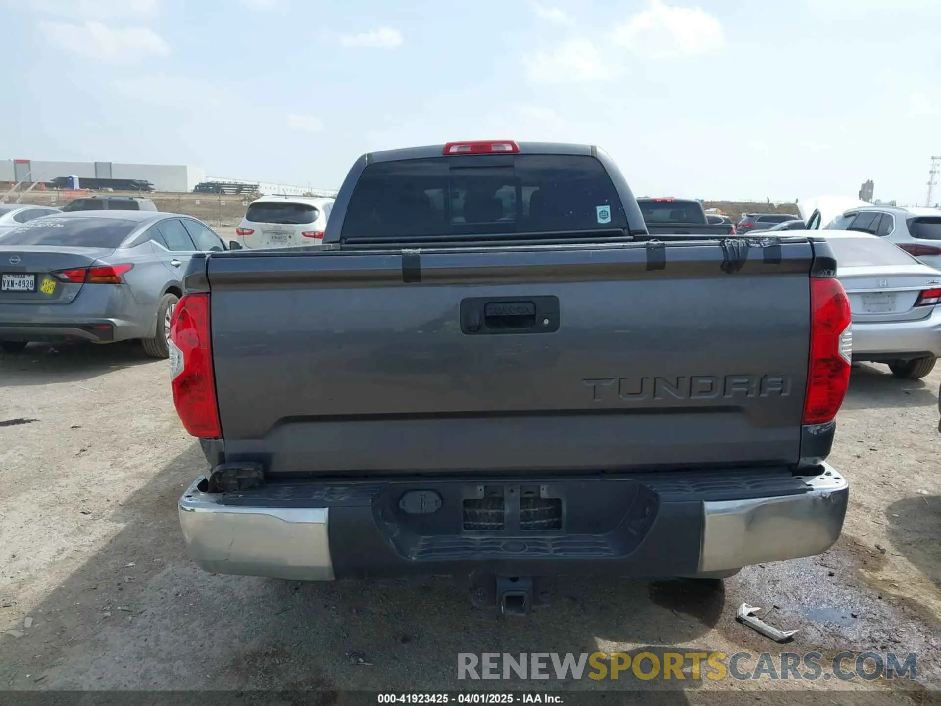 16 fotografías del automóvil dañado 5TFRM5F11KX135202 TOYOTA TUNDRA 2019