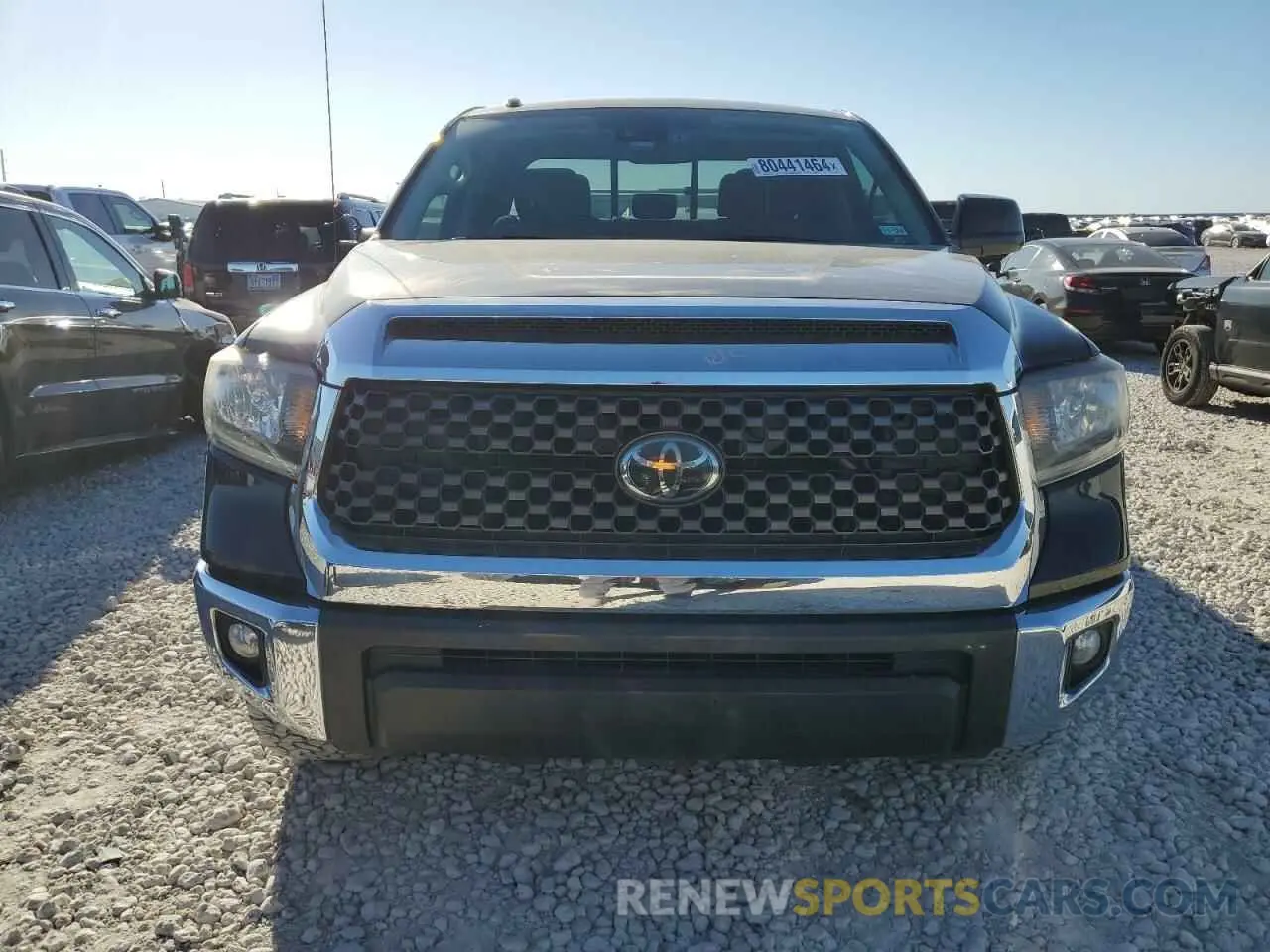 5 fotografías del automóvil dañado 5TFRM5F11KX136995 TOYOTA TUNDRA 2019