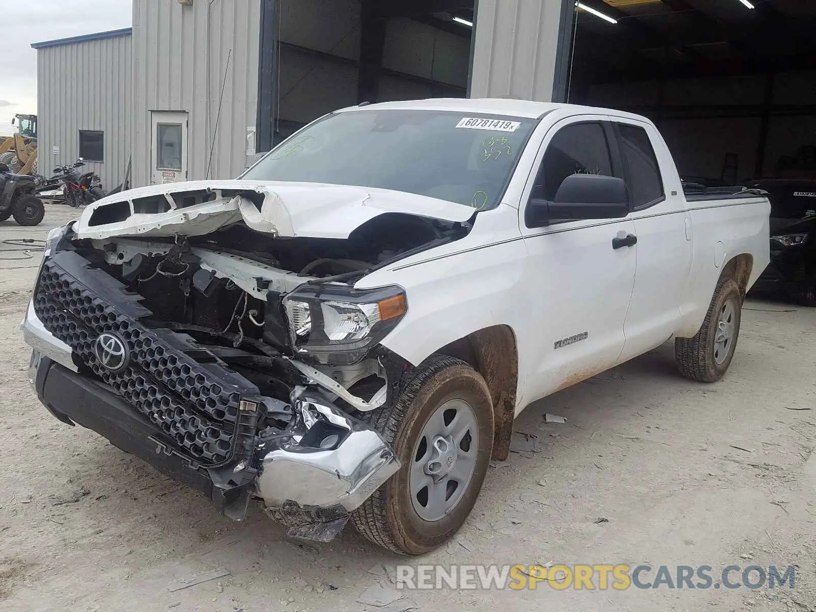 2 fotografías del automóvil dañado 5TFRM5F12KX138352 TOYOTA TUNDRA 2019