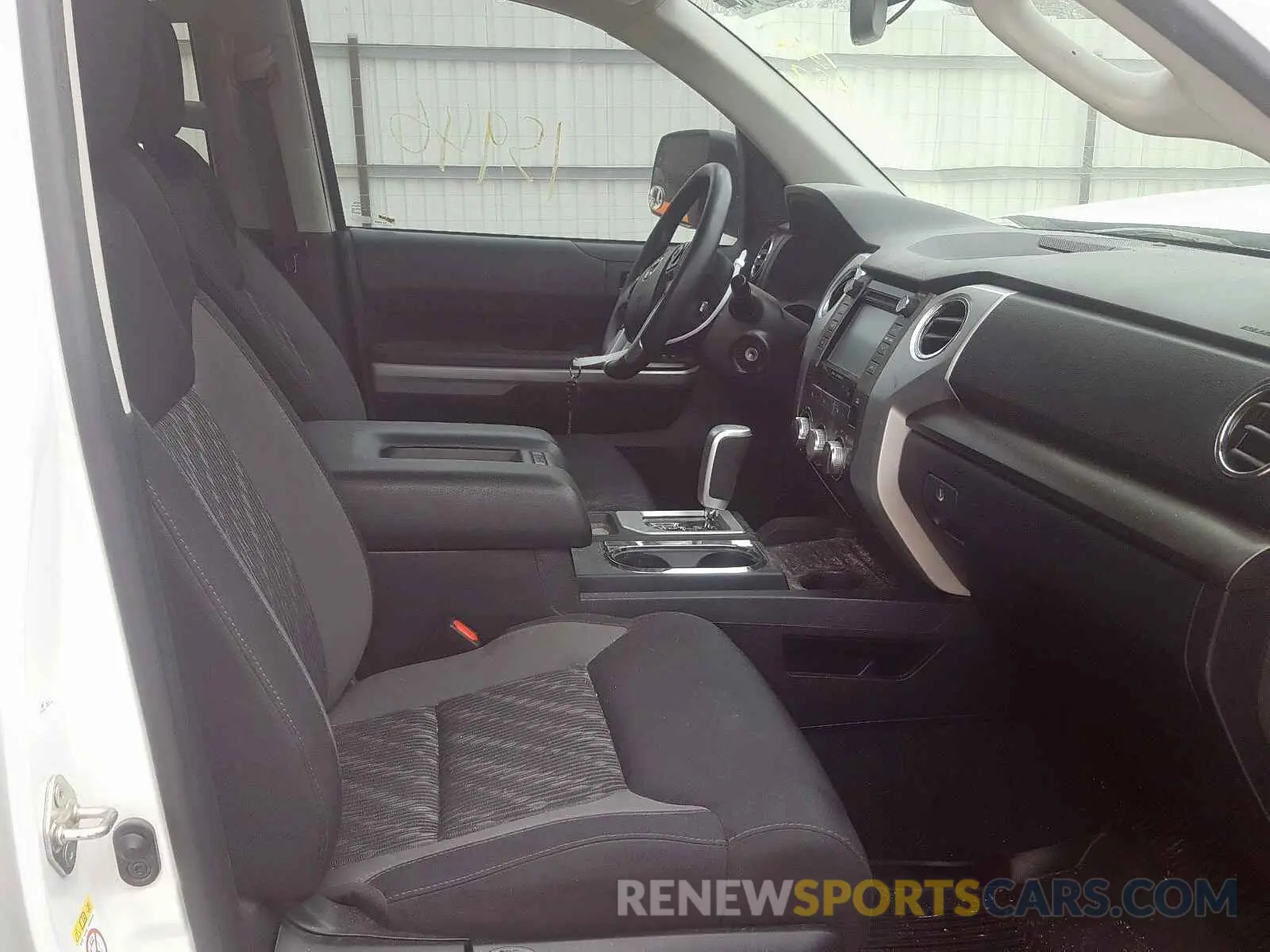 5 fotografías del automóvil dañado 5TFRM5F12KX138352 TOYOTA TUNDRA 2019