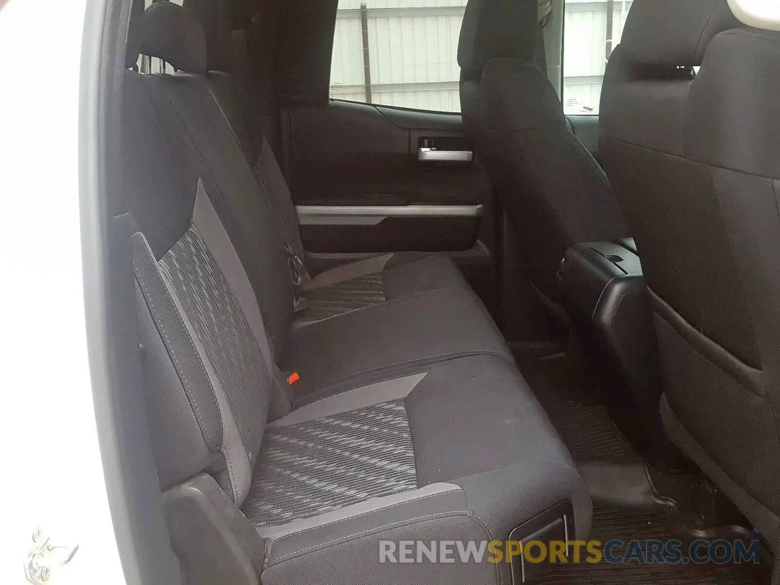 6 fotografías del automóvil dañado 5TFRM5F12KX138352 TOYOTA TUNDRA 2019