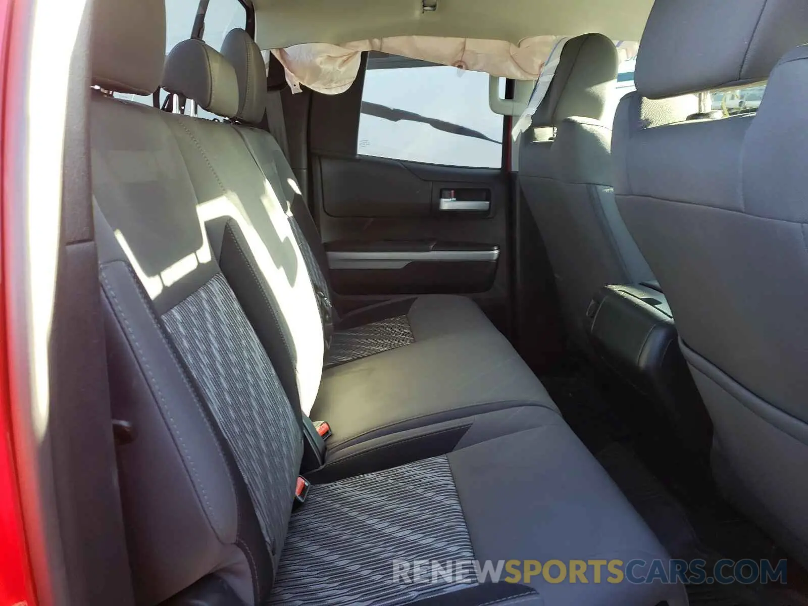 6 fotografías del automóvil dañado 5TFRM5F12KX138741 TOYOTA TUNDRA 2019