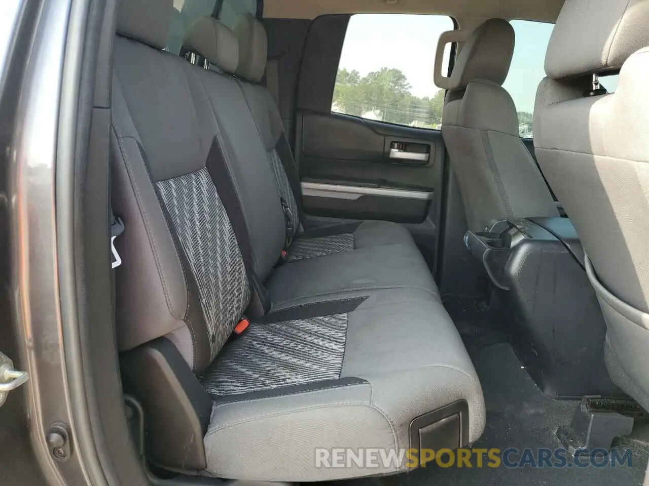 10 fotografías del automóvil dañado 5TFRM5F12KX140506 TOYOTA TUNDRA 2019