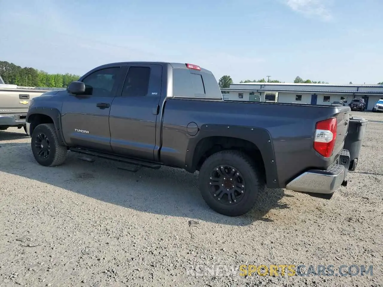 2 fotografías del automóvil dañado 5TFRM5F12KX140506 TOYOTA TUNDRA 2019