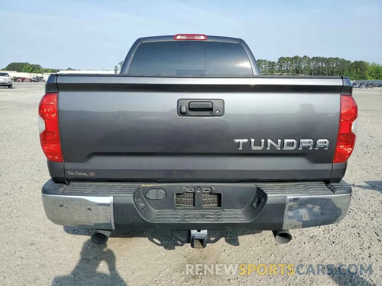 6 fotografías del automóvil dañado 5TFRM5F12KX140506 TOYOTA TUNDRA 2019