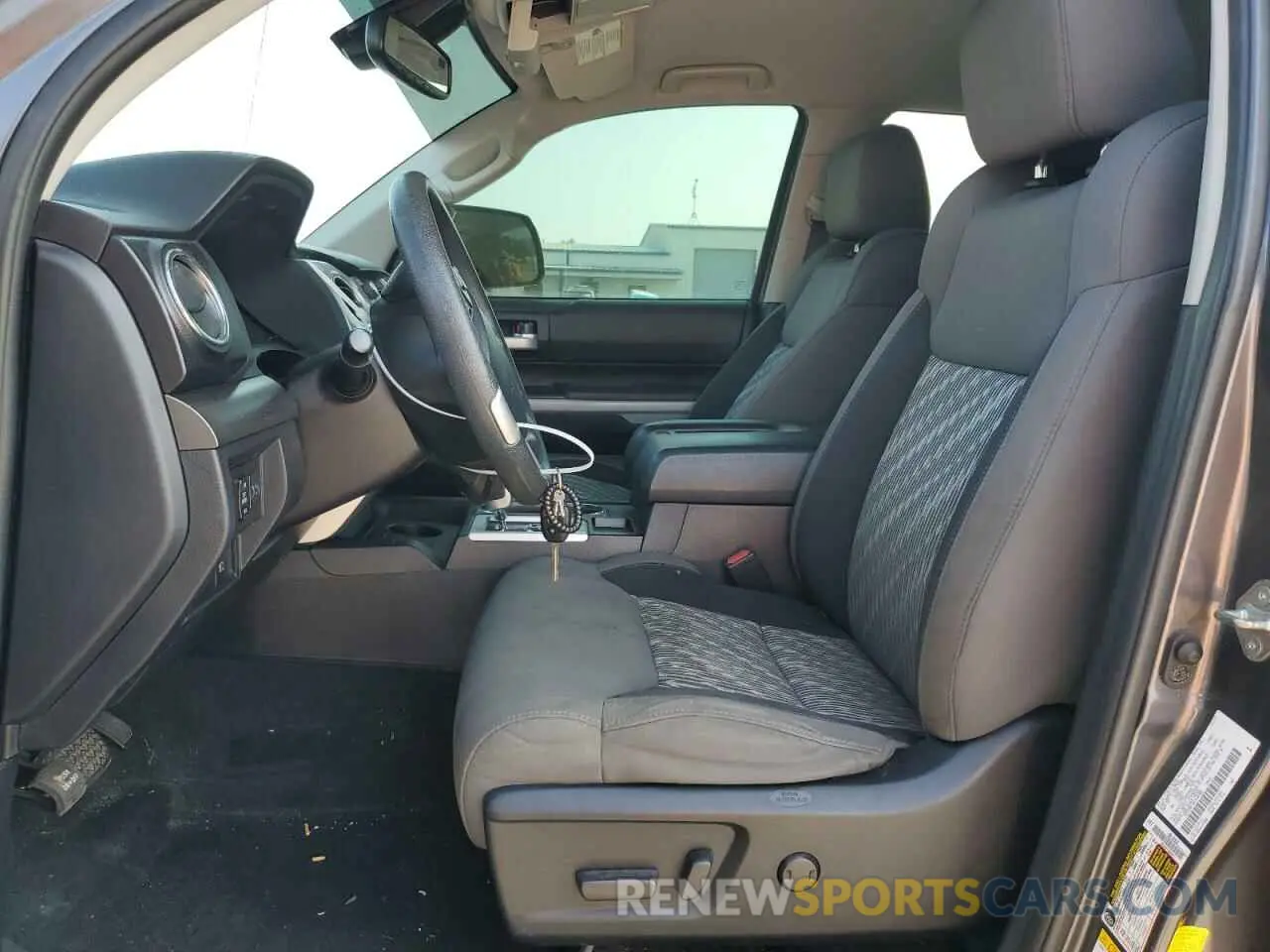 7 fotografías del automóvil dañado 5TFRM5F12KX140506 TOYOTA TUNDRA 2019