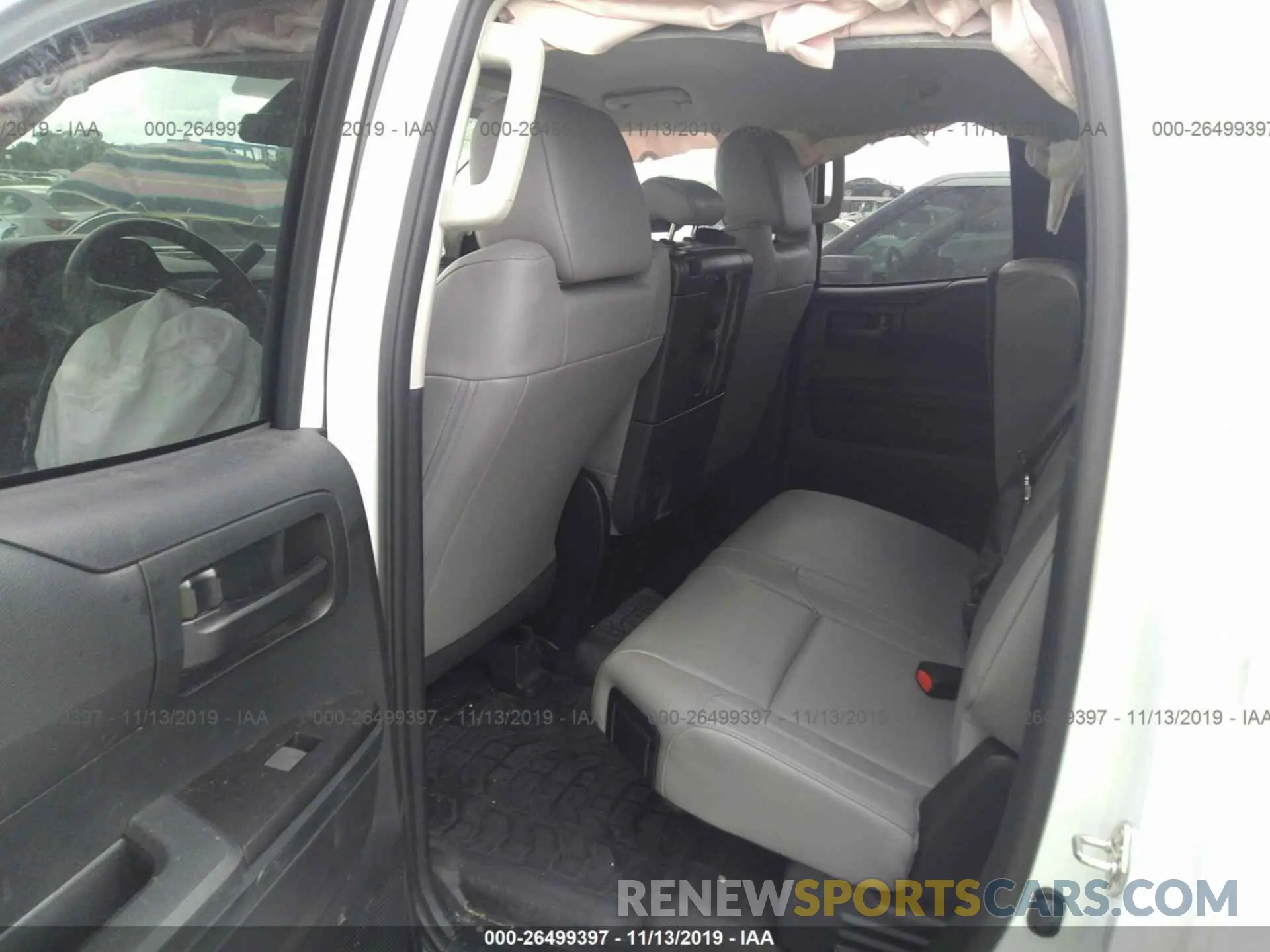 8 fotografías del automóvil dañado 5TFRM5F12KX140845 TOYOTA TUNDRA 2019