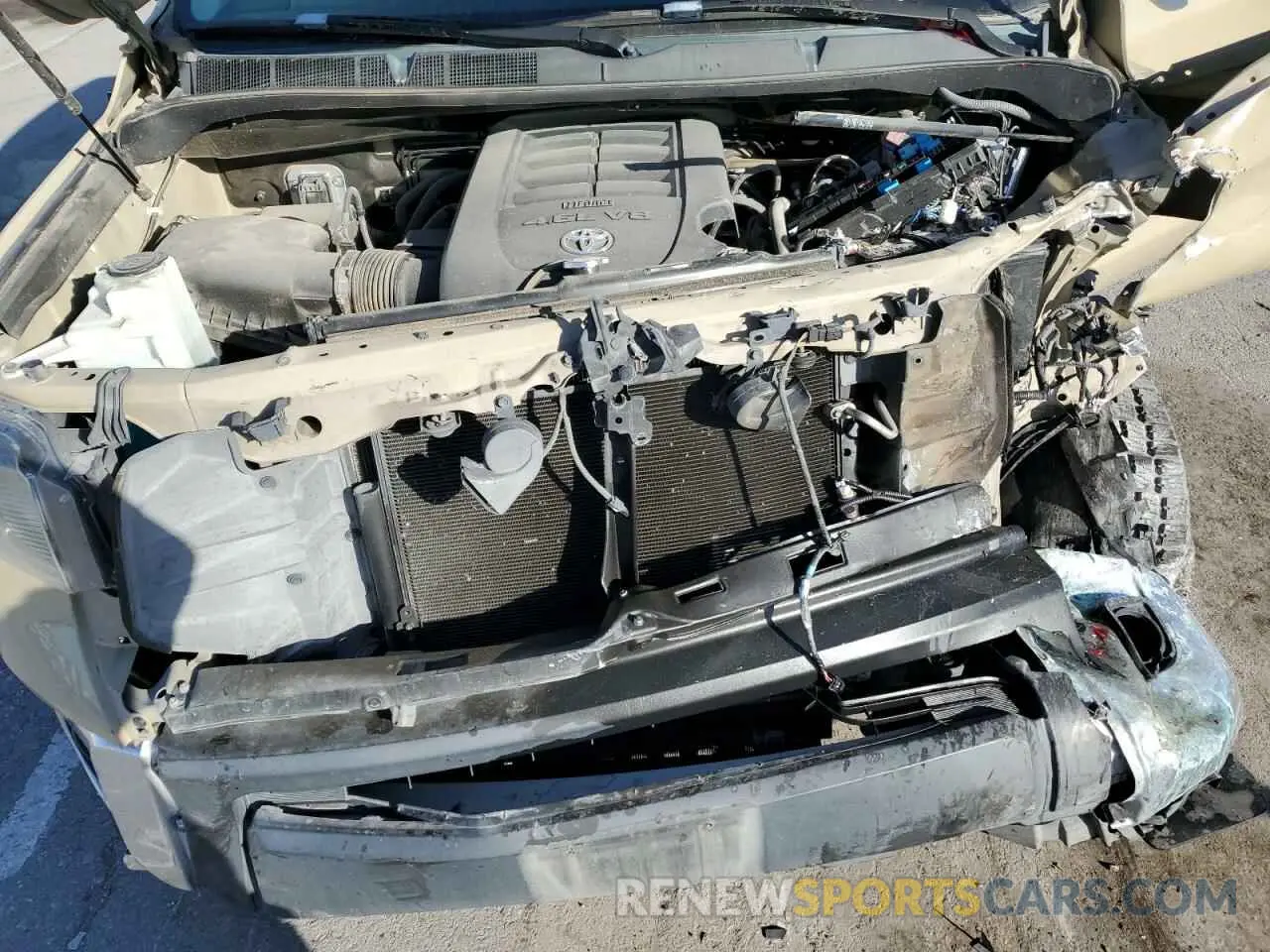 11 fotografías del automóvil dañado 5TFRM5F13KX139025 TOYOTA TUNDRA 2019