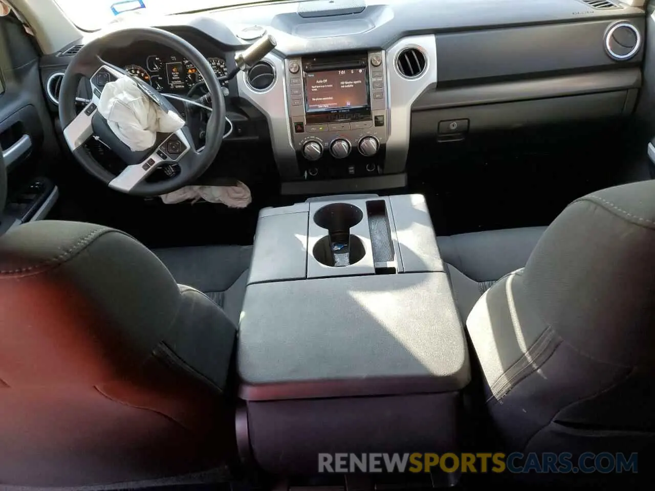 8 fotografías del automóvil dañado 5TFRM5F13KX139025 TOYOTA TUNDRA 2019