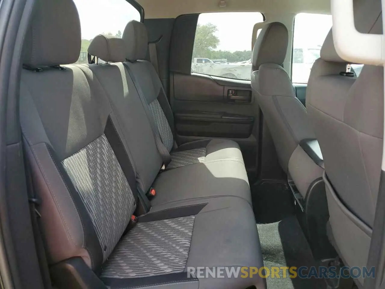10 fotografías del automóvil dañado 5TFRM5F14KX139454 TOYOTA TUNDRA 2019