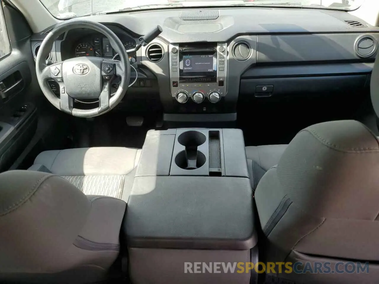 8 fotografías del automóvil dañado 5TFRM5F14KX139454 TOYOTA TUNDRA 2019