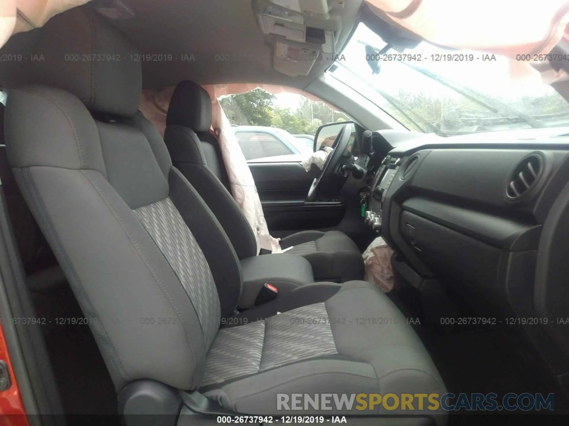 5 fotografías del automóvil dañado 5TFRM5F15KX134635 TOYOTA TUNDRA 2019