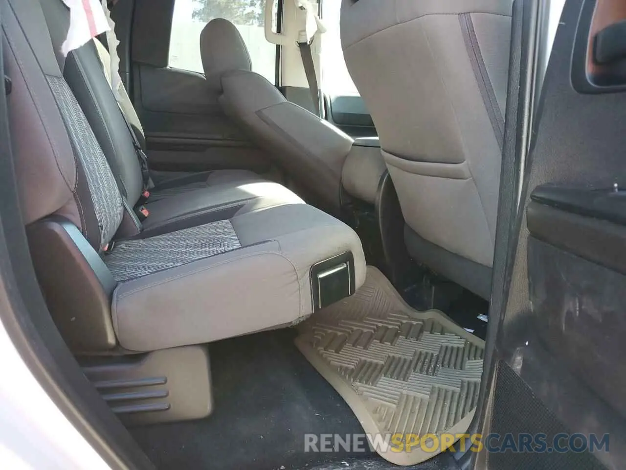 10 fotografías del automóvil dañado 5TFRM5F16KX144493 TOYOTA TUNDRA 2019