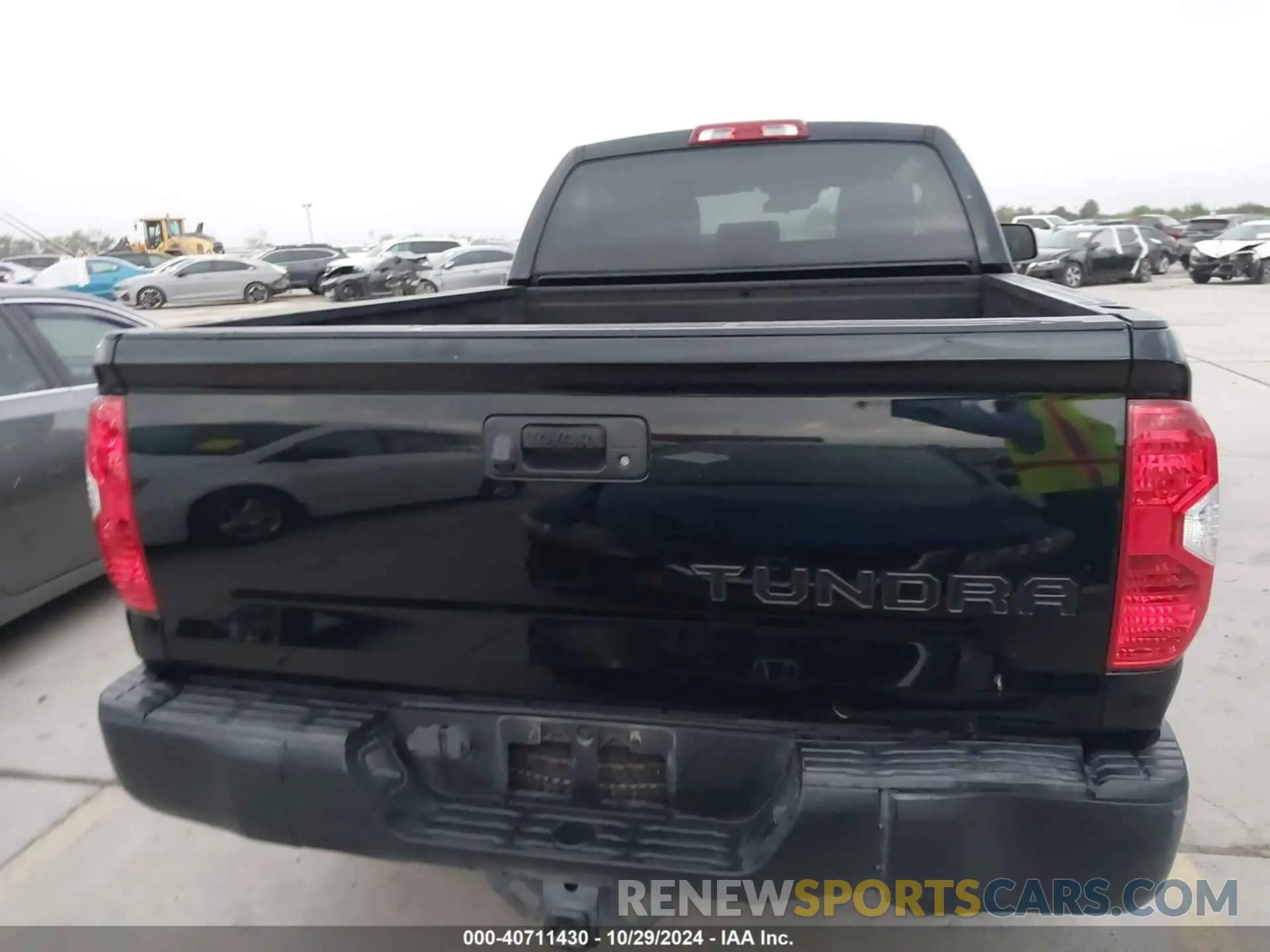 17 fotografías del automóvil dañado 5TFRM5F17KX139805 TOYOTA TUNDRA 2019
