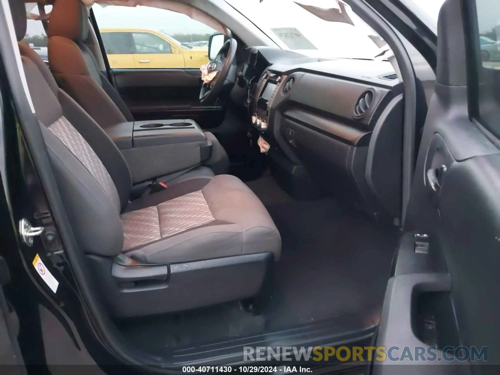 5 fotografías del automóvil dañado 5TFRM5F17KX139805 TOYOTA TUNDRA 2019