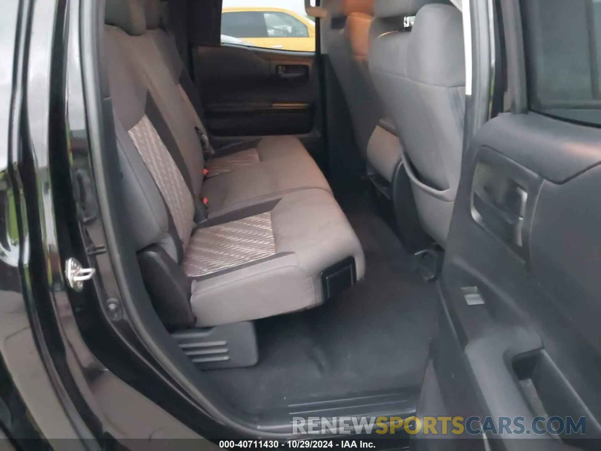 8 fotografías del automóvil dañado 5TFRM5F17KX139805 TOYOTA TUNDRA 2019