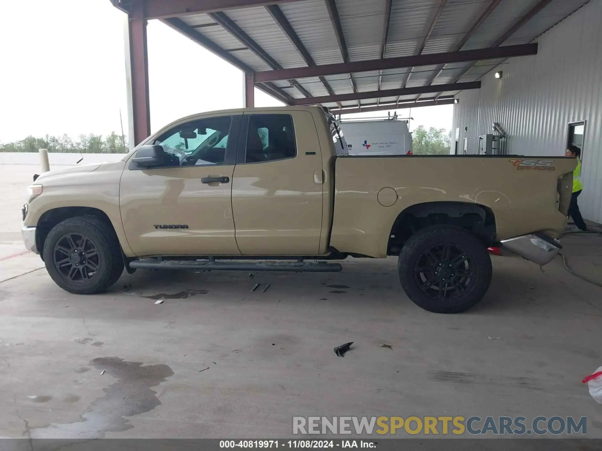 14 fotografías del automóvil dañado 5TFRM5F17KX142350 TOYOTA TUNDRA 2019