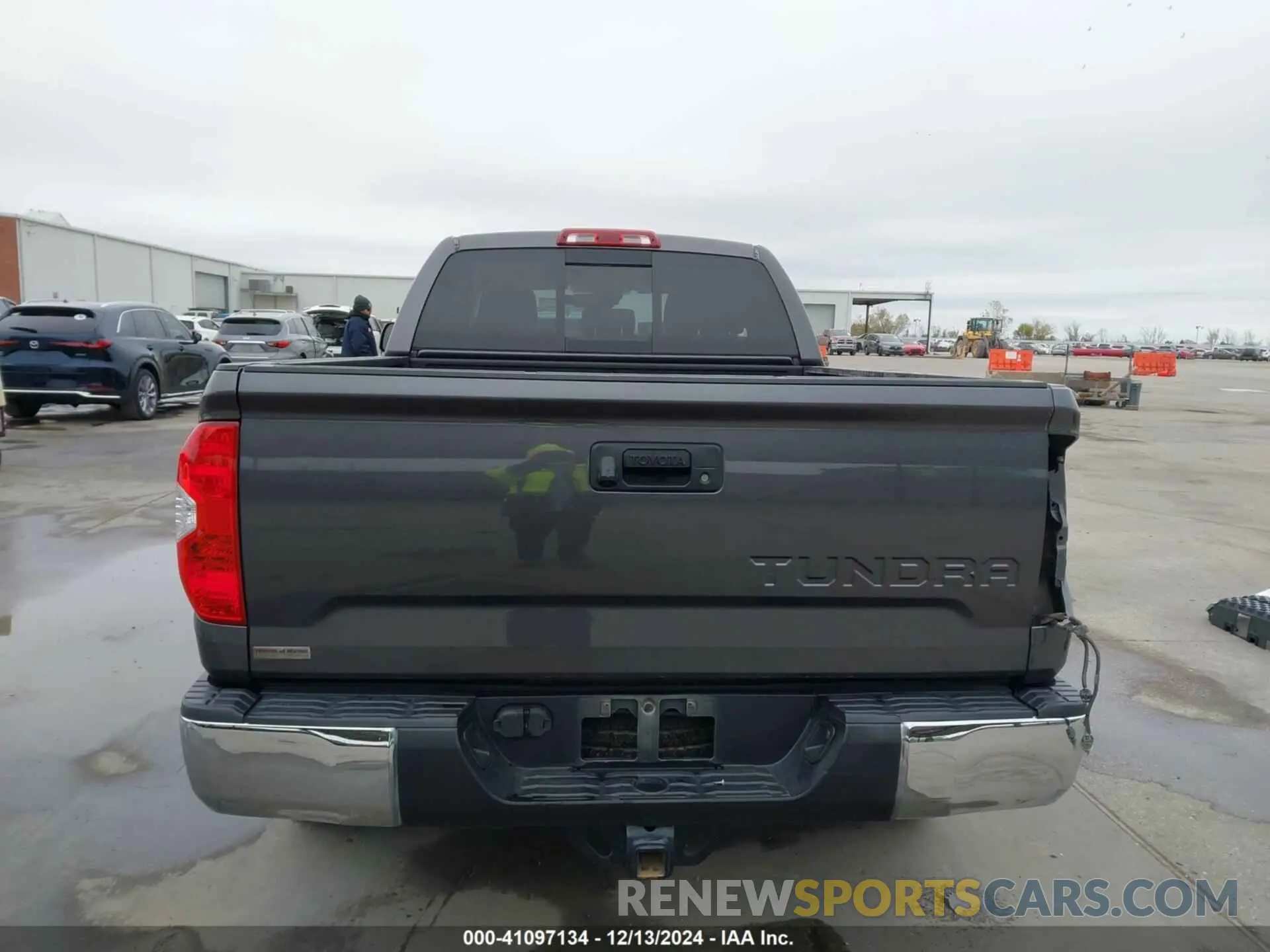 17 fotografías del automóvil dañado 5TFRM5F18KX139196 TOYOTA TUNDRA 2019