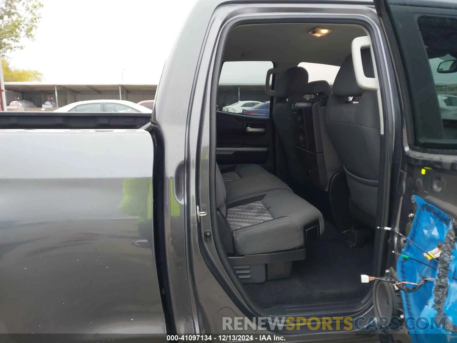 8 fotografías del automóvil dañado 5TFRM5F18KX139196 TOYOTA TUNDRA 2019