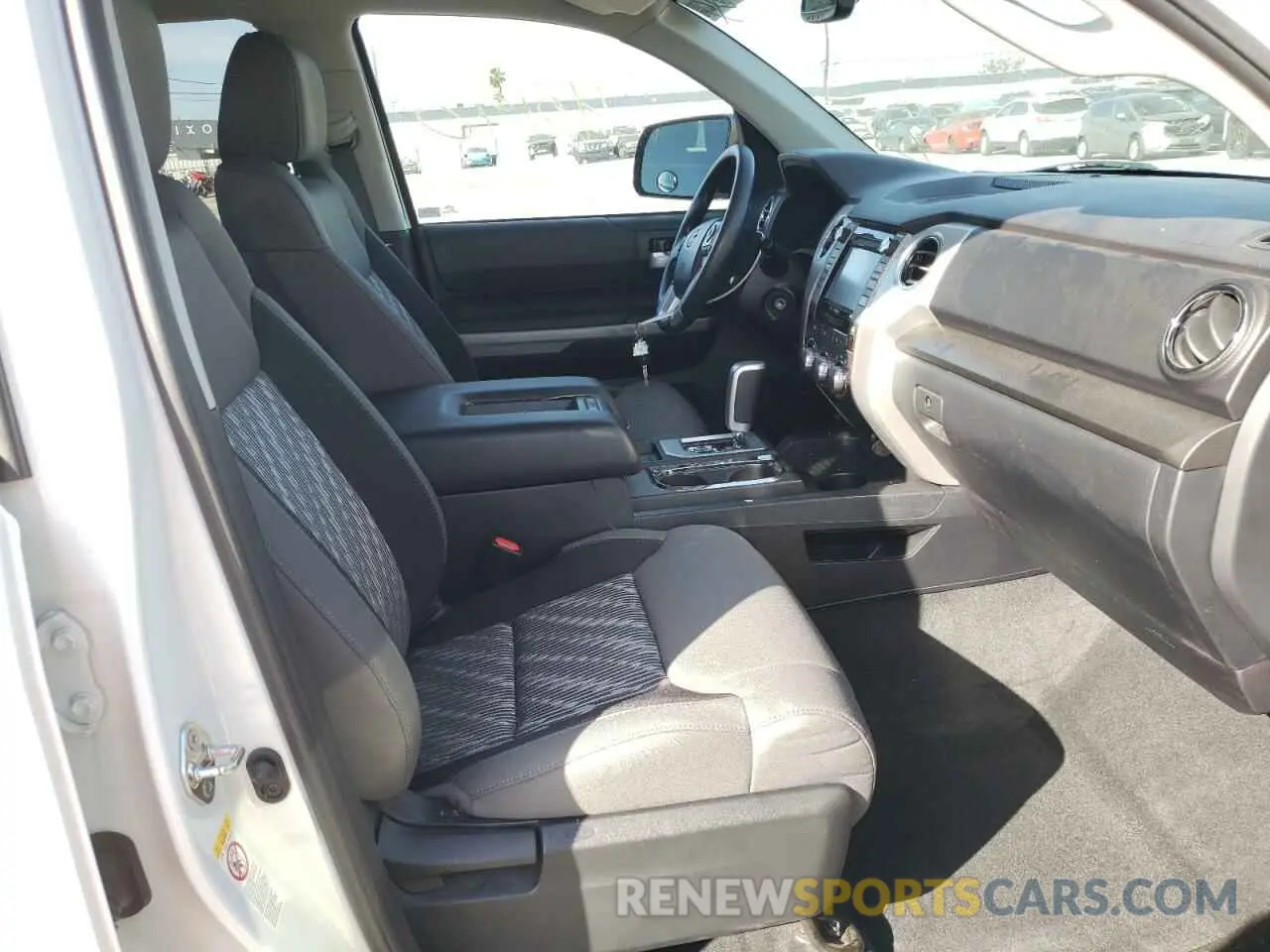5 fotografías del automóvil dañado 5TFRM5F18KX141899 TOYOTA TUNDRA 2019