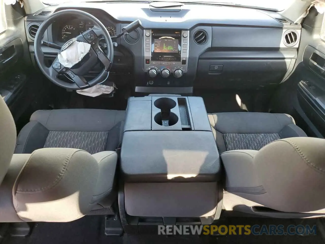 8 fotografías del automóvil dañado 5TFRM5F1XKX139720 TOYOTA TUNDRA 2019