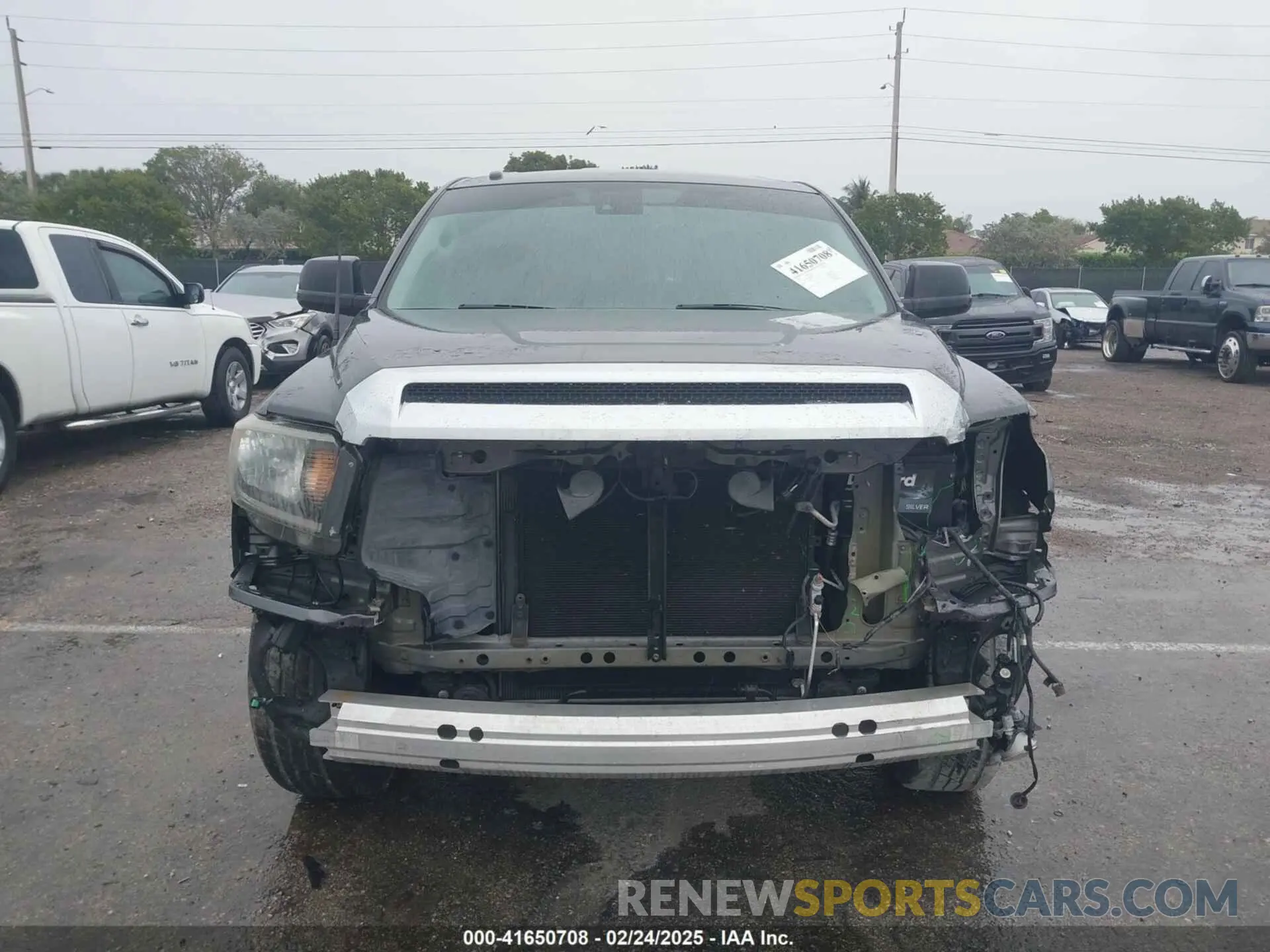 12 fotografías del automóvil dañado 5TFRY5F16KX246087 TOYOTA TUNDRA 2019