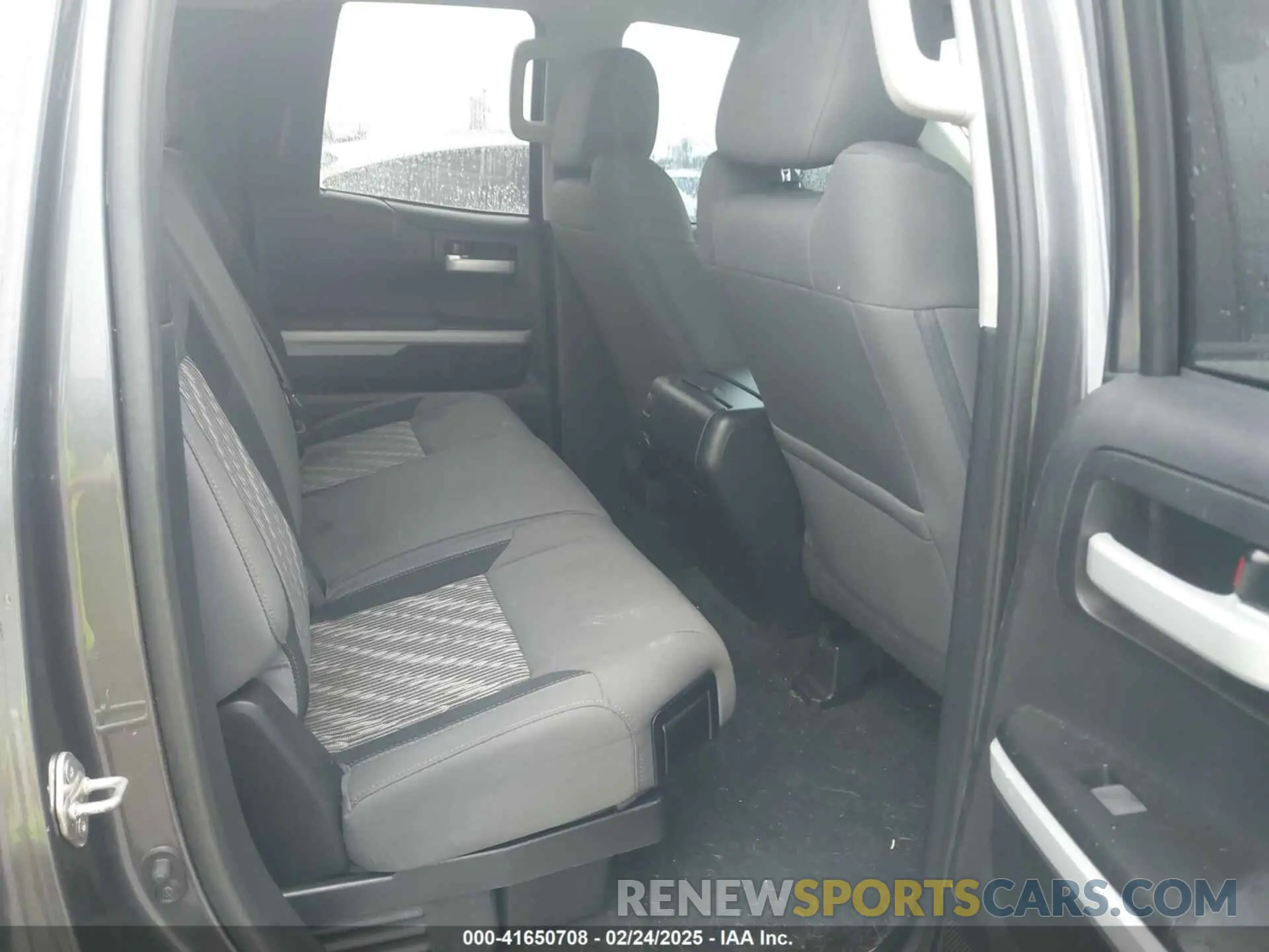 8 fotografías del automóvil dañado 5TFRY5F16KX246087 TOYOTA TUNDRA 2019