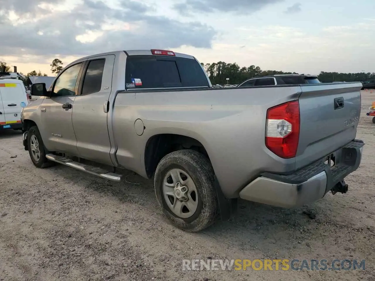 2 fotografías del automóvil dañado 5TFRY5F16KX246963 TOYOTA TUNDRA 2019