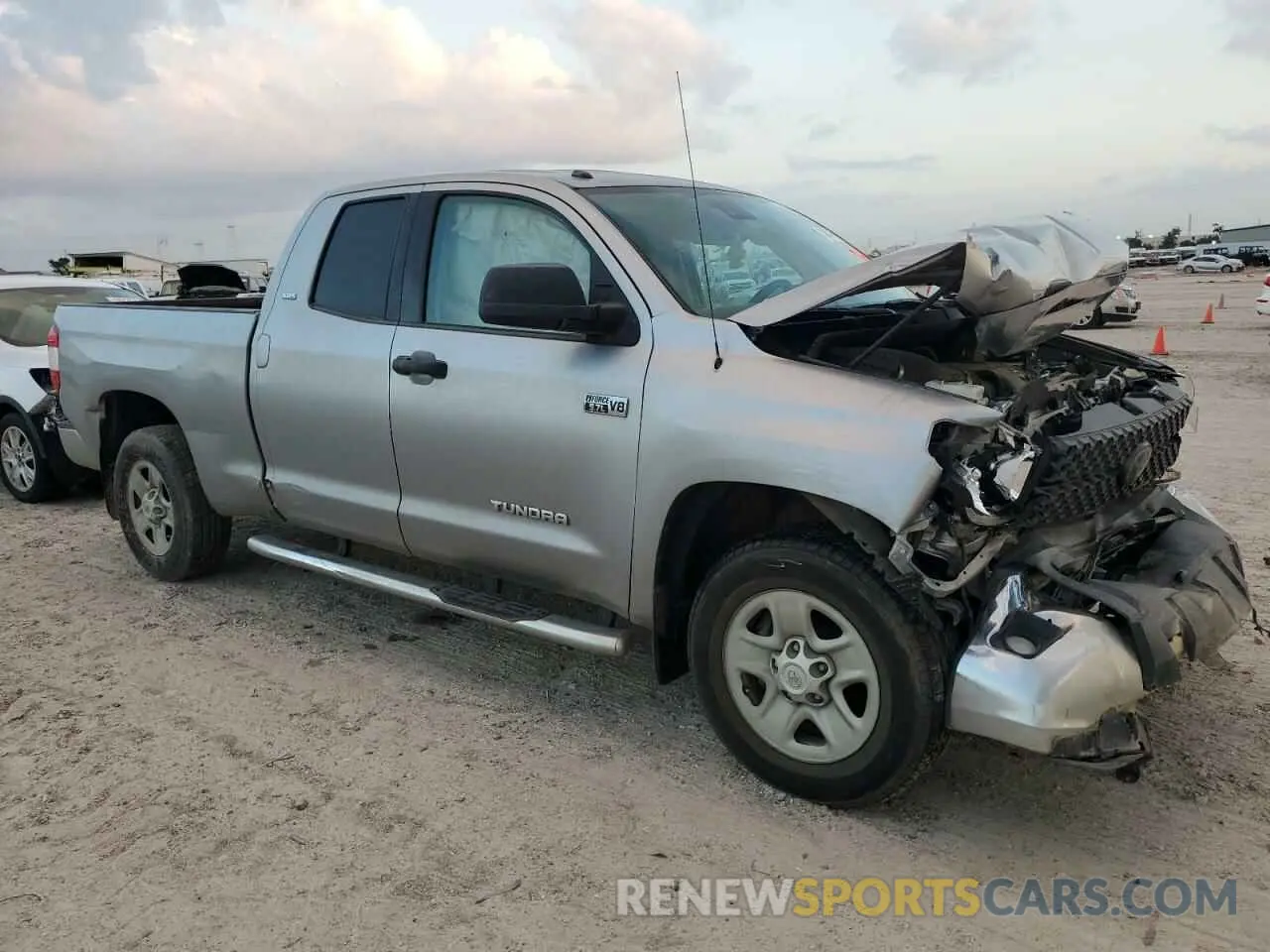 4 fotografías del automóvil dañado 5TFRY5F16KX246963 TOYOTA TUNDRA 2019