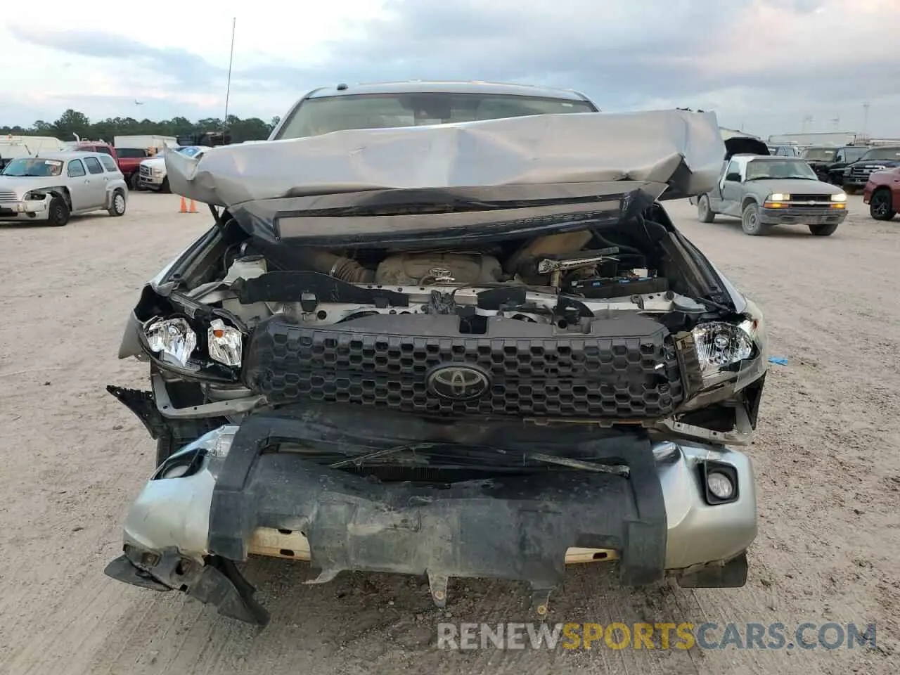 5 fotografías del automóvil dañado 5TFRY5F16KX246963 TOYOTA TUNDRA 2019