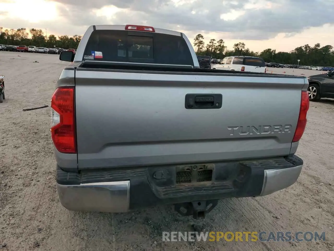 6 fotografías del automóvil dañado 5TFRY5F16KX246963 TOYOTA TUNDRA 2019