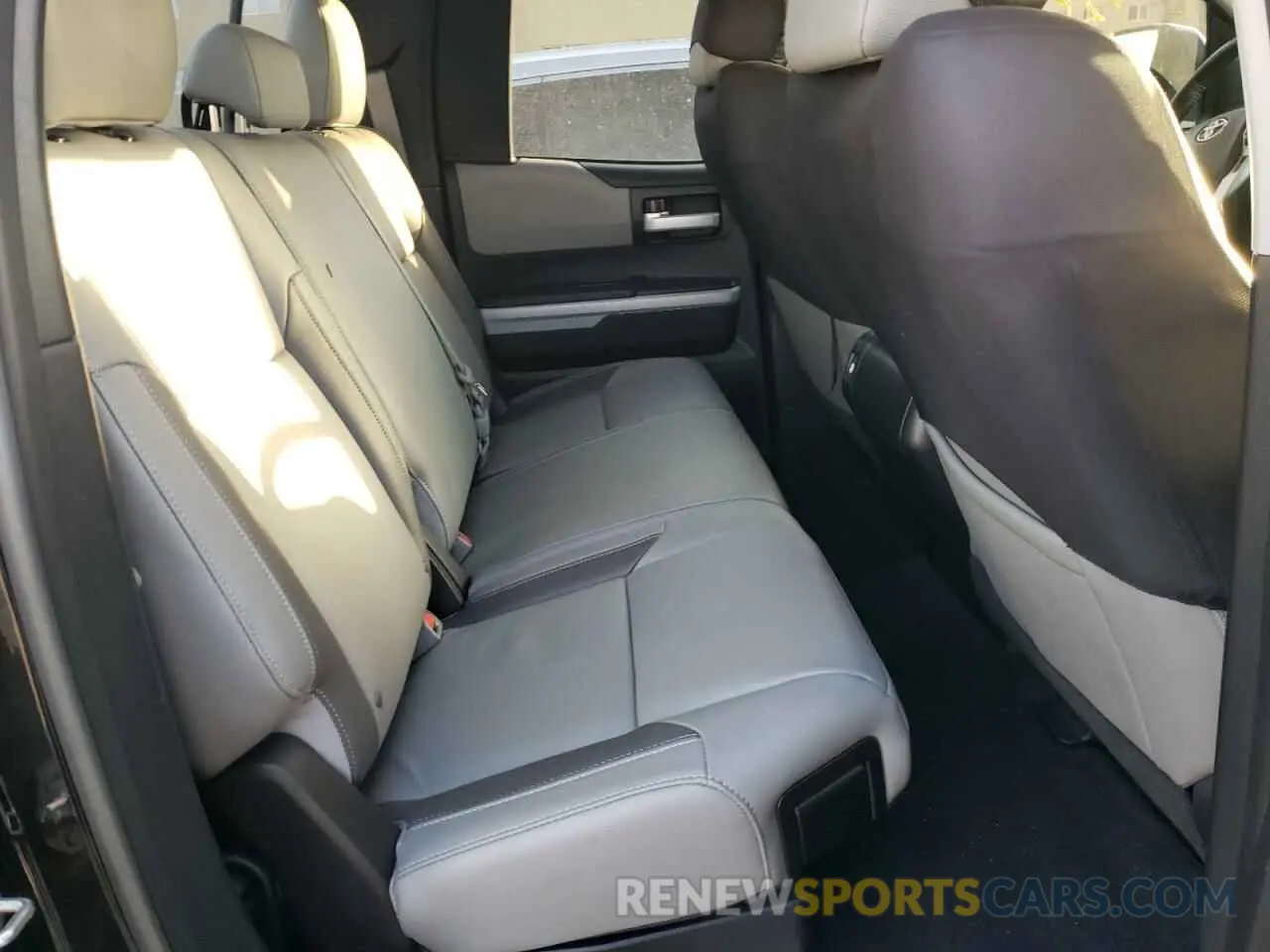 6 fotografías del automóvil dañado 5TFSY5F15KX254358 TOYOTA TUNDRA 2019