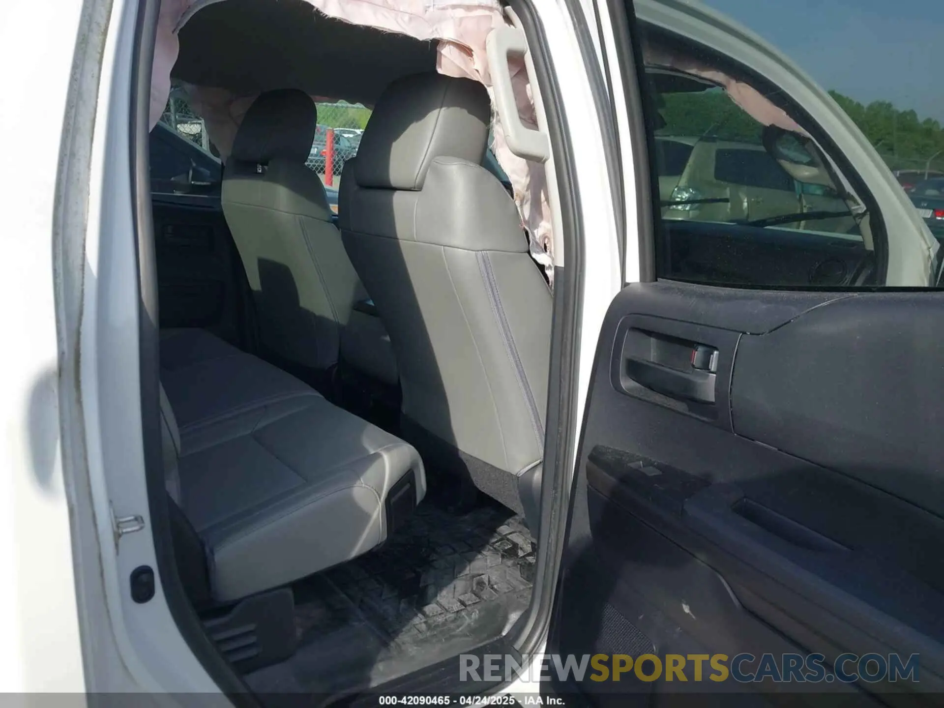 8 fotografías del automóvil dañado 5TFUM5F13KX084019 TOYOTA TUNDRA 2019