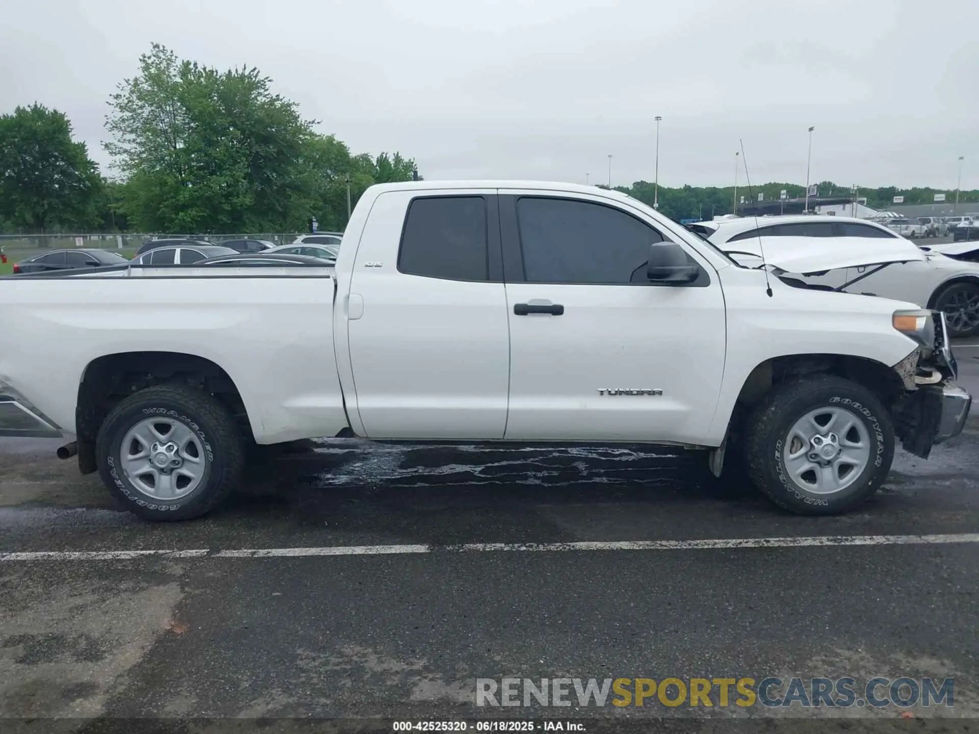 13 fotografías del automóvil dañado 5TFUM5F17KX080961 TOYOTA TUNDRA 2019