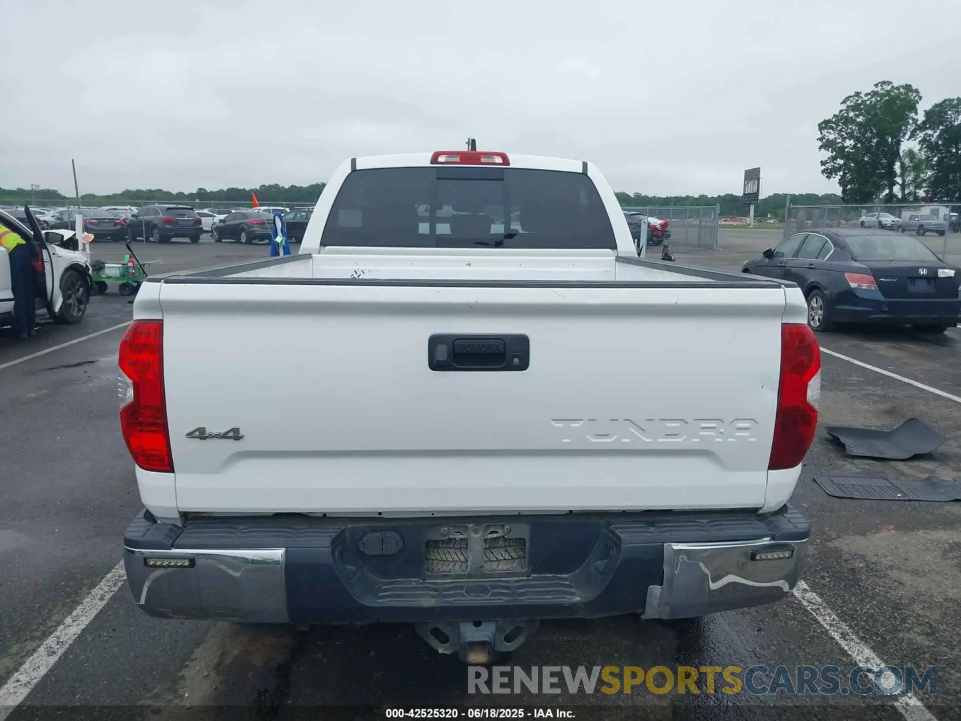 16 fotografías del automóvil dañado 5TFUM5F17KX080961 TOYOTA TUNDRA 2019