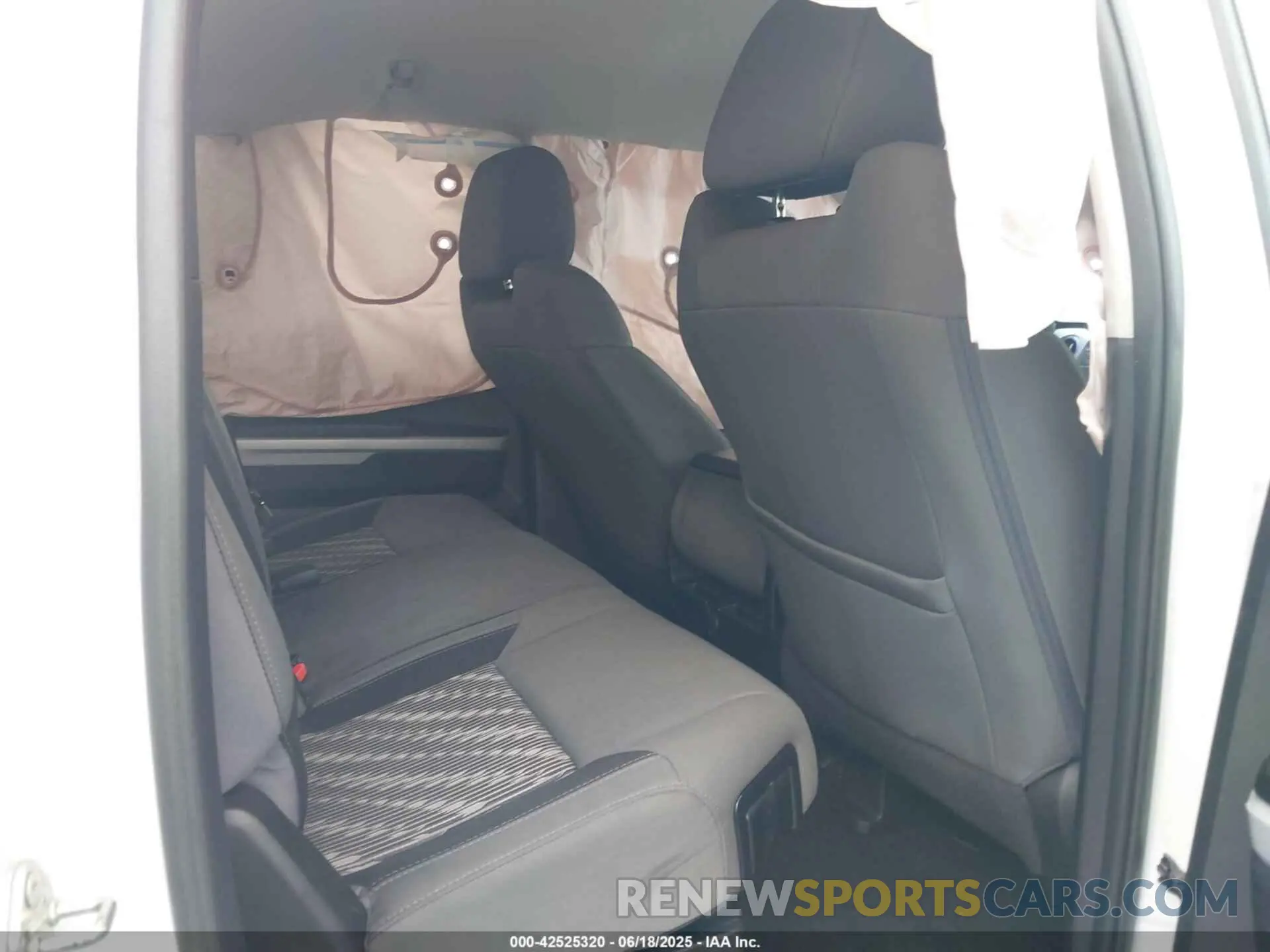 8 fotografías del automóvil dañado 5TFUM5F17KX080961 TOYOTA TUNDRA 2019
