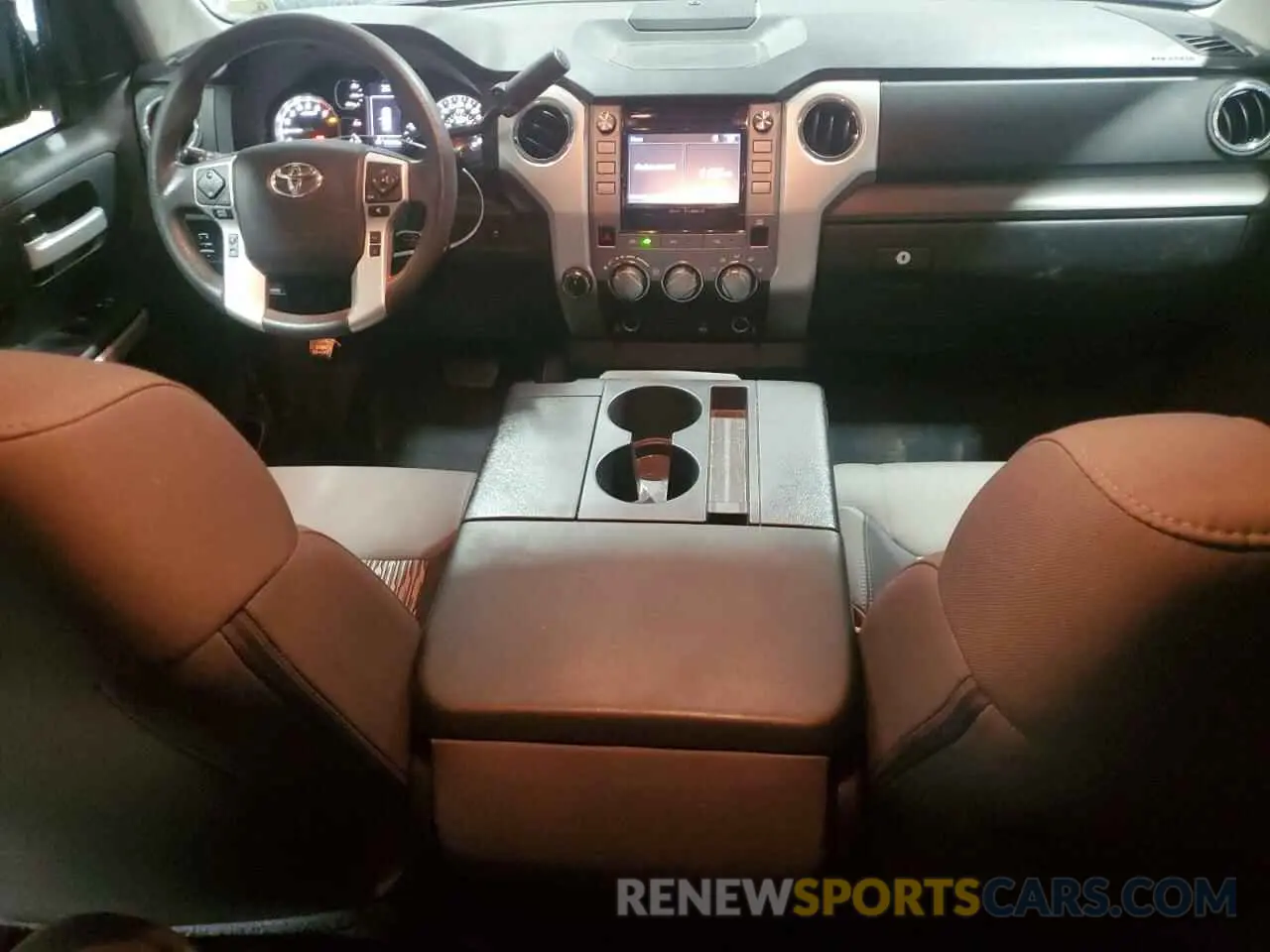 8 fotografías del automóvil dañado 5TFUM5F1XKX081988 TOYOTA TUNDRA 2019