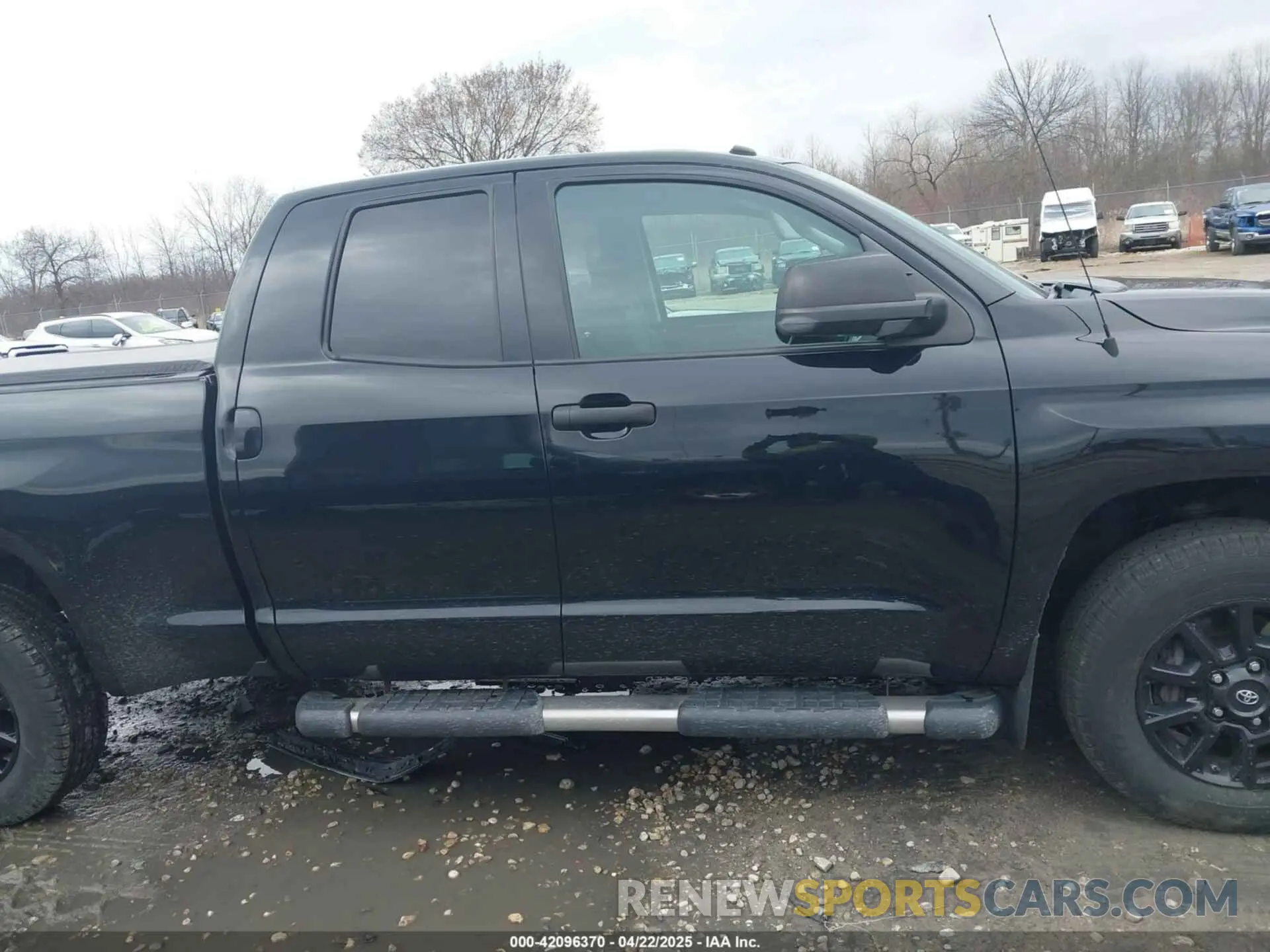 14 fotografías del automóvil dañado 5TFUW5F11KX807277 TOYOTA TUNDRA 2019