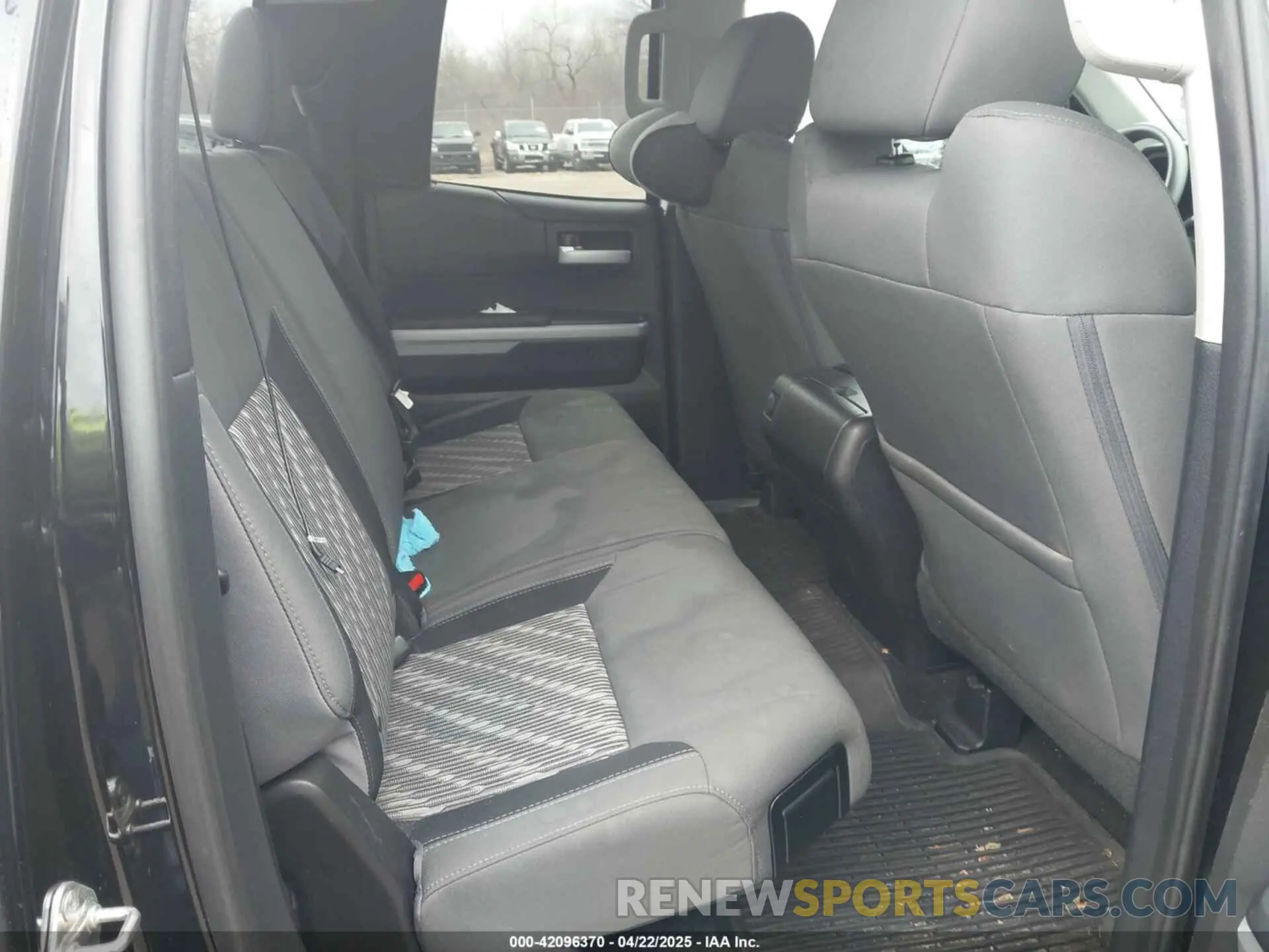 8 fotografías del automóvil dañado 5TFUW5F11KX807277 TOYOTA TUNDRA 2019