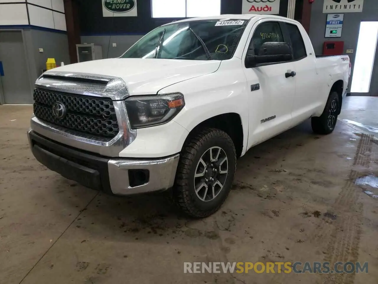 2 fotografías del automóvil dañado 5TFUW5F13KX831340 TOYOTA TUNDRA 2019