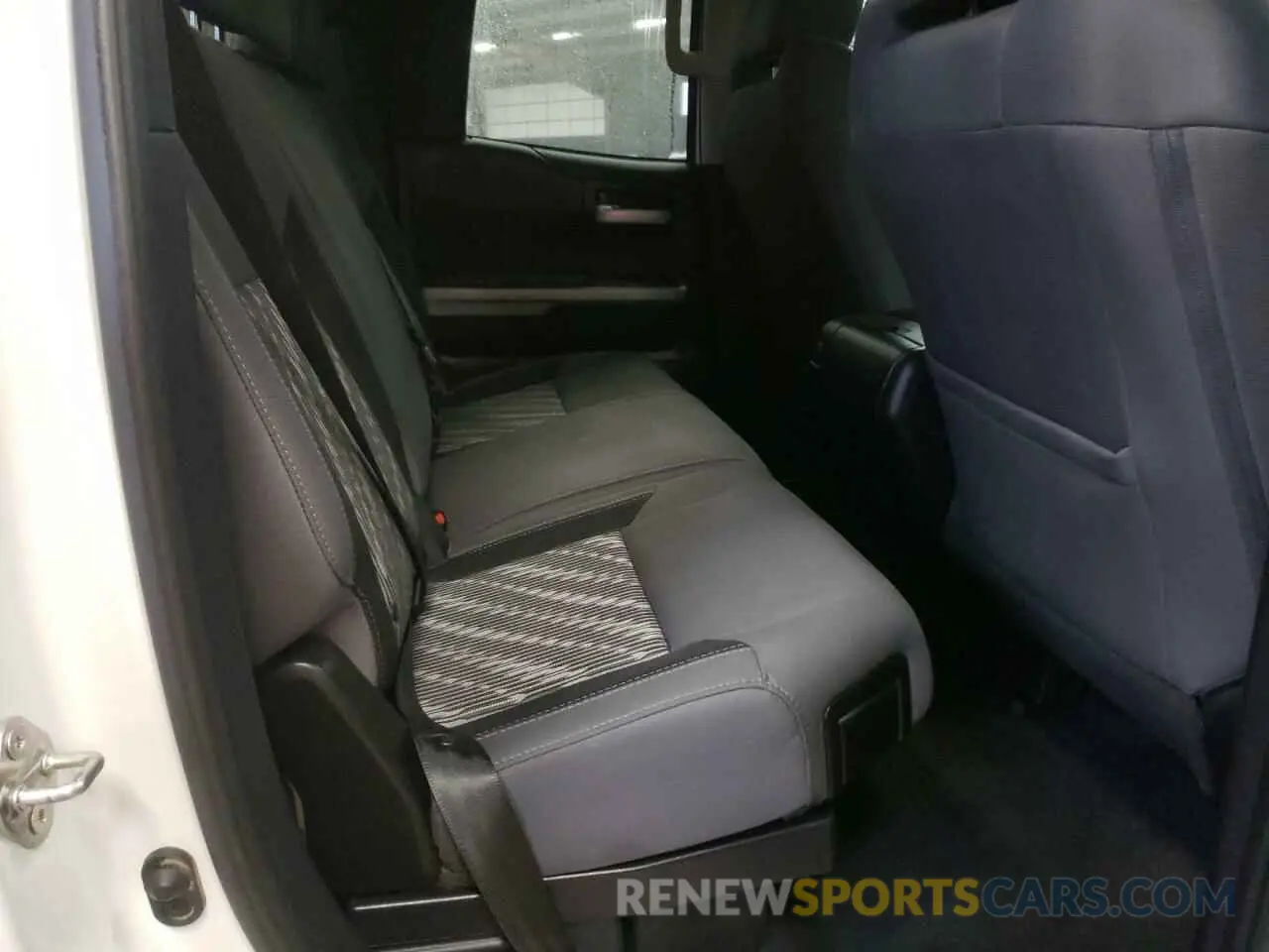6 fotografías del automóvil dañado 5TFUW5F13KX831340 TOYOTA TUNDRA 2019