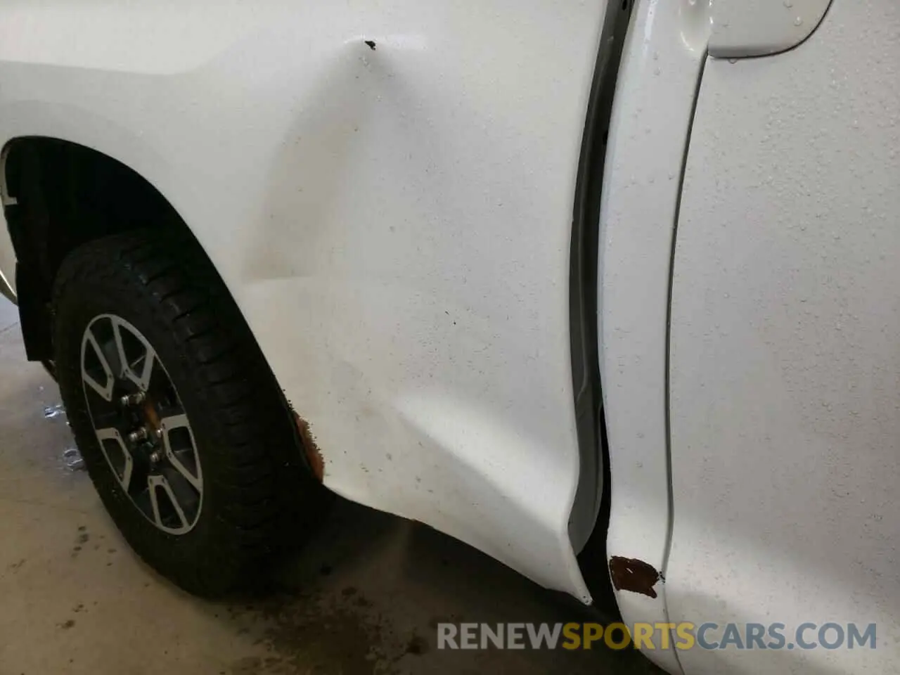 9 fotografías del automóvil dañado 5TFUW5F13KX831340 TOYOTA TUNDRA 2019