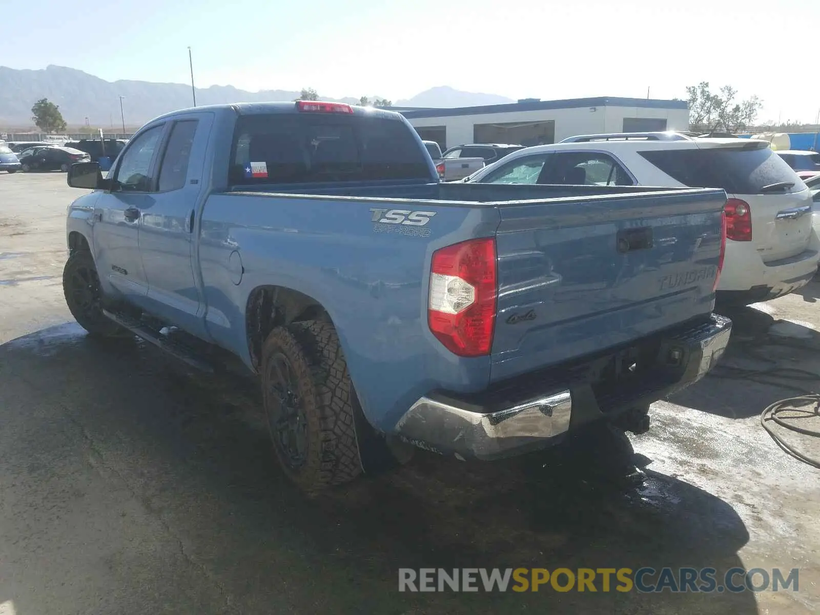 3 fotografías del automóvil dañado 5TFUW5F13KX861812 TOYOTA TUNDRA 2019
