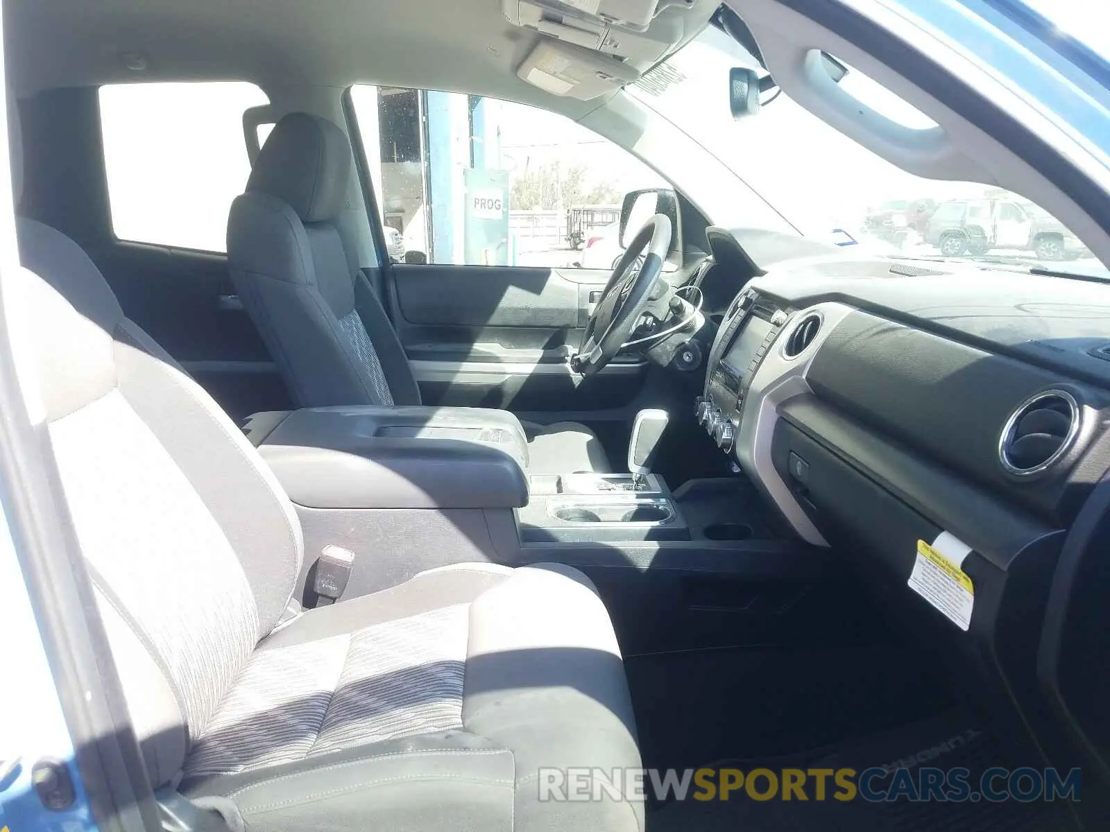 5 fotografías del automóvil dañado 5TFUW5F13KX861812 TOYOTA TUNDRA 2019