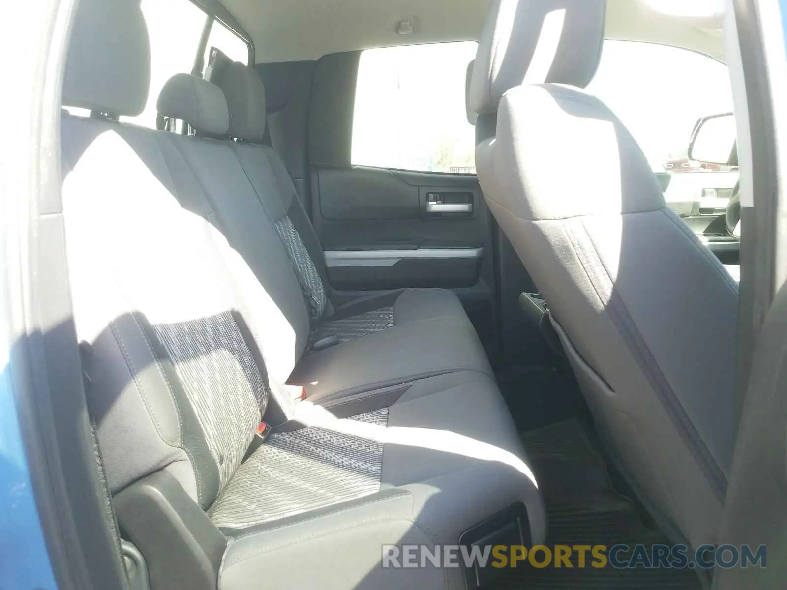 6 fotografías del automóvil dañado 5TFUW5F13KX861812 TOYOTA TUNDRA 2019