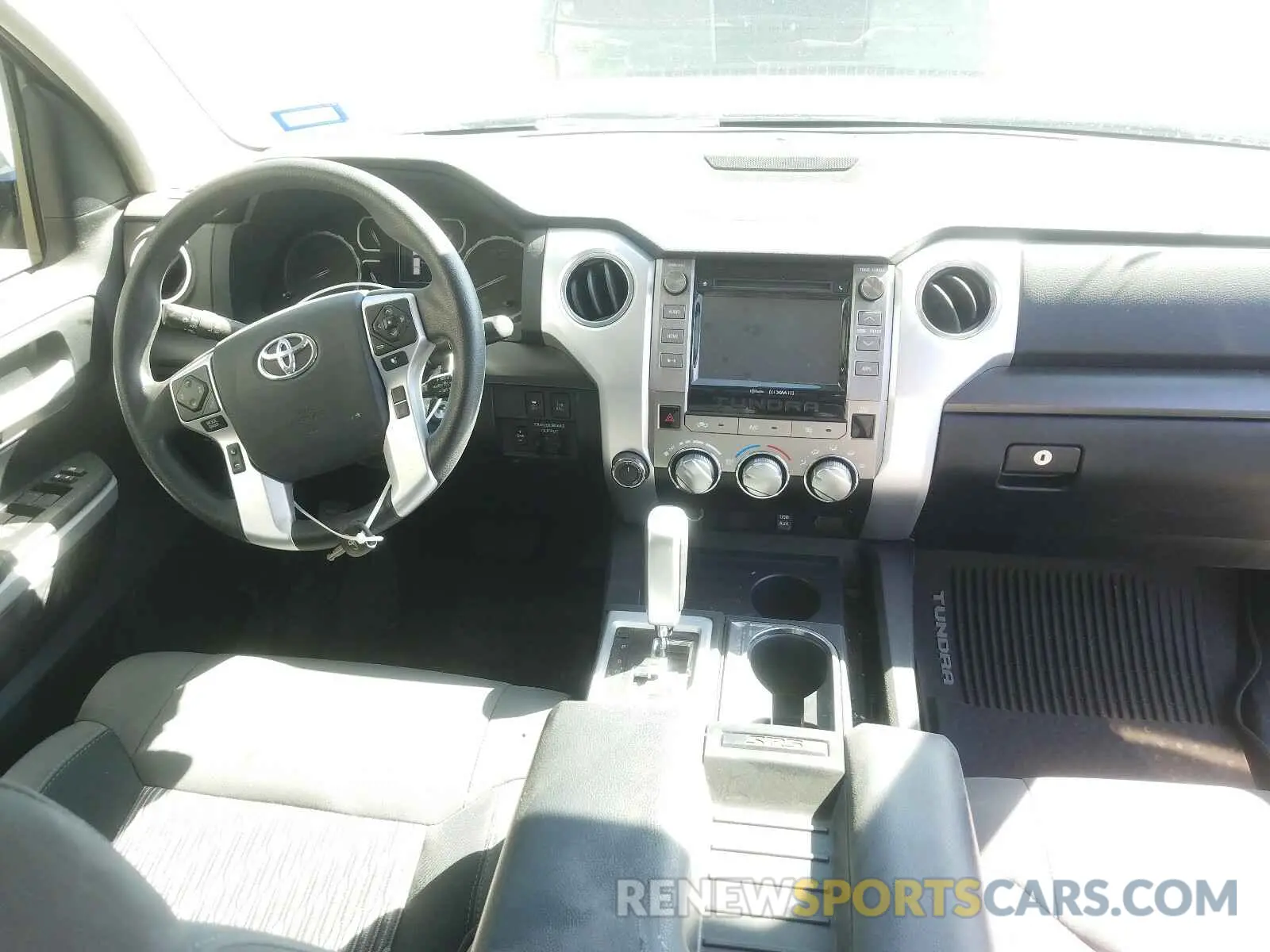 9 fotografías del automóvil dañado 5TFUW5F13KX861812 TOYOTA TUNDRA 2019